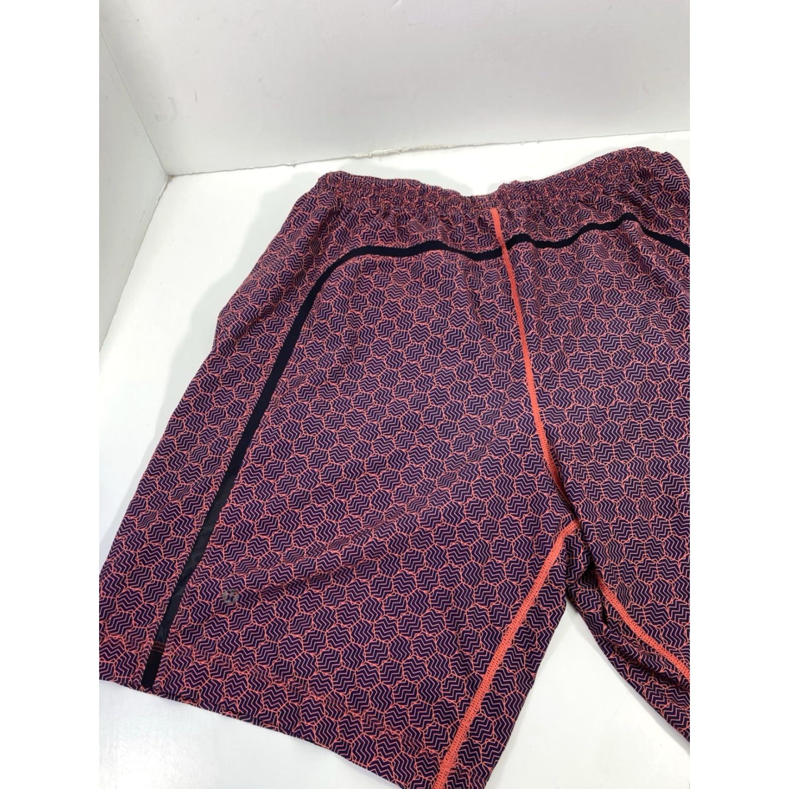 Lululemon VINTAGE Lululemon Pace Breaker Shorts Men 36X10 Maroon Geometric Lined Drawstring Size US 33 - 7 Thumbnail