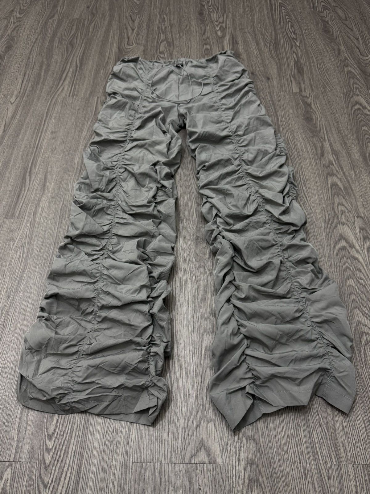 20471120 💥SALE💥SHEIN ICON Drawstring Waist Ruched Wide Leg Parachute Size US 31 - 3 Thumbnail