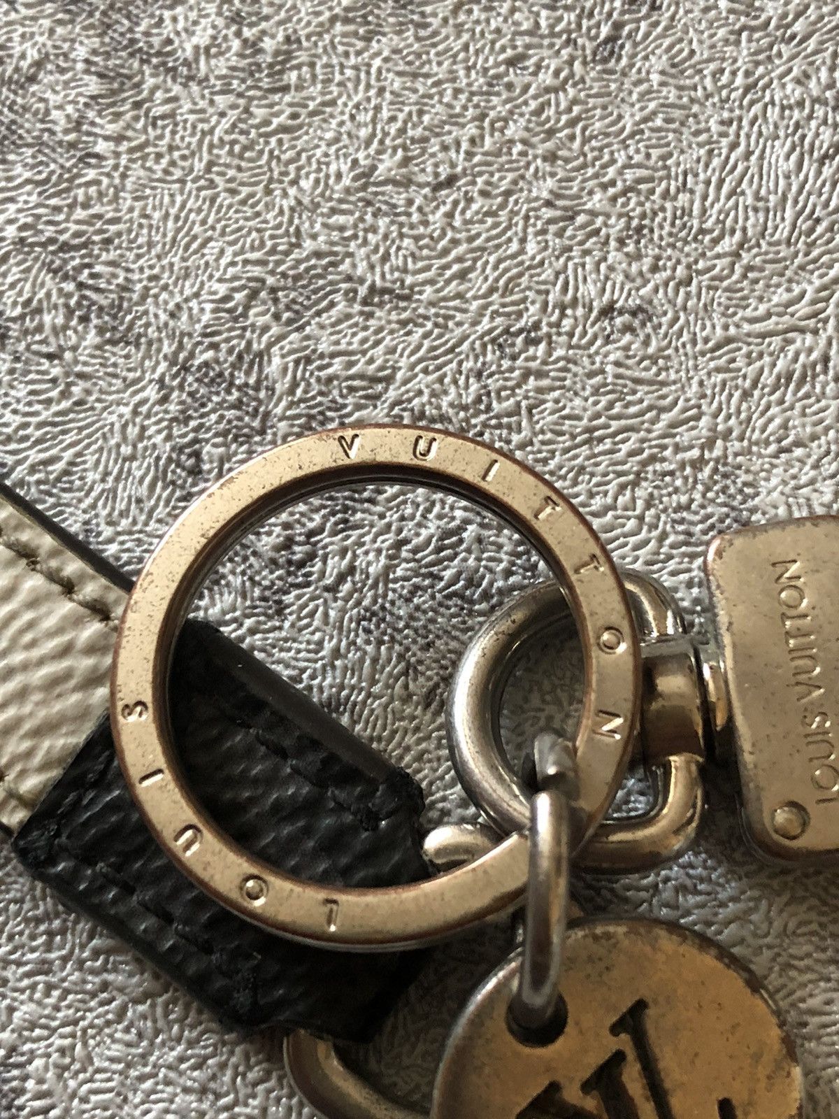 Louis Vuitton RARE LOUIS VUITTON KEY CHAIN Size ONE SIZE - 4 Thumbnail