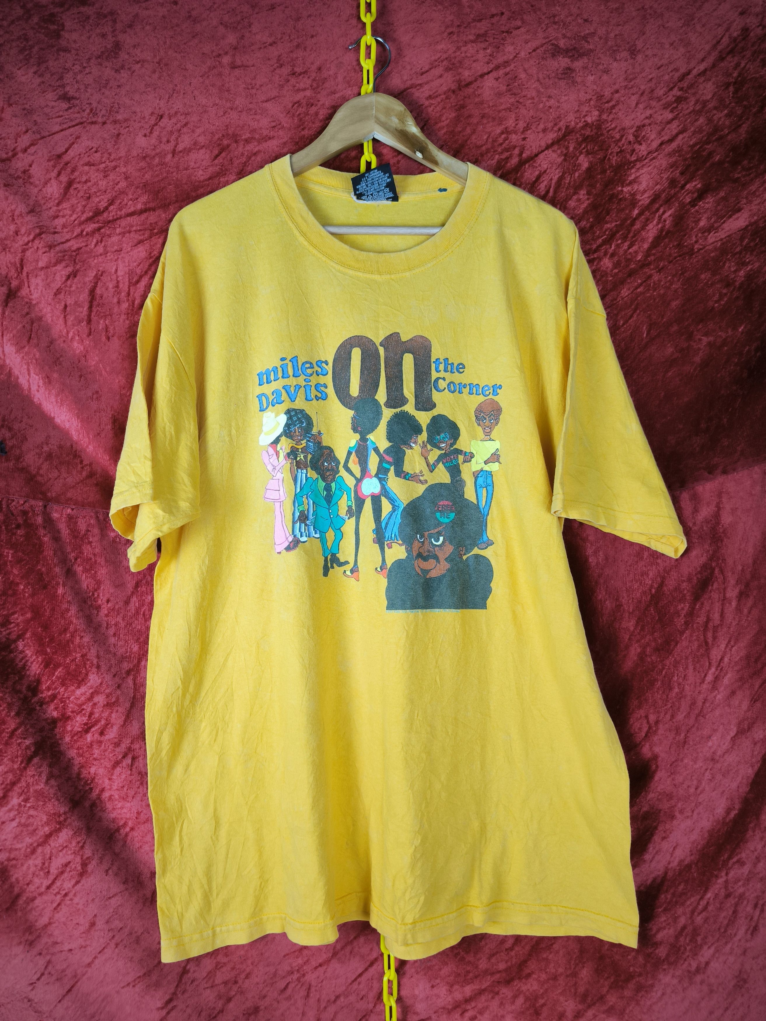 Band Tees American Jazz Miles Davis On The Corner Size US XL / EU 56 / 4 - 2 Thumbnail