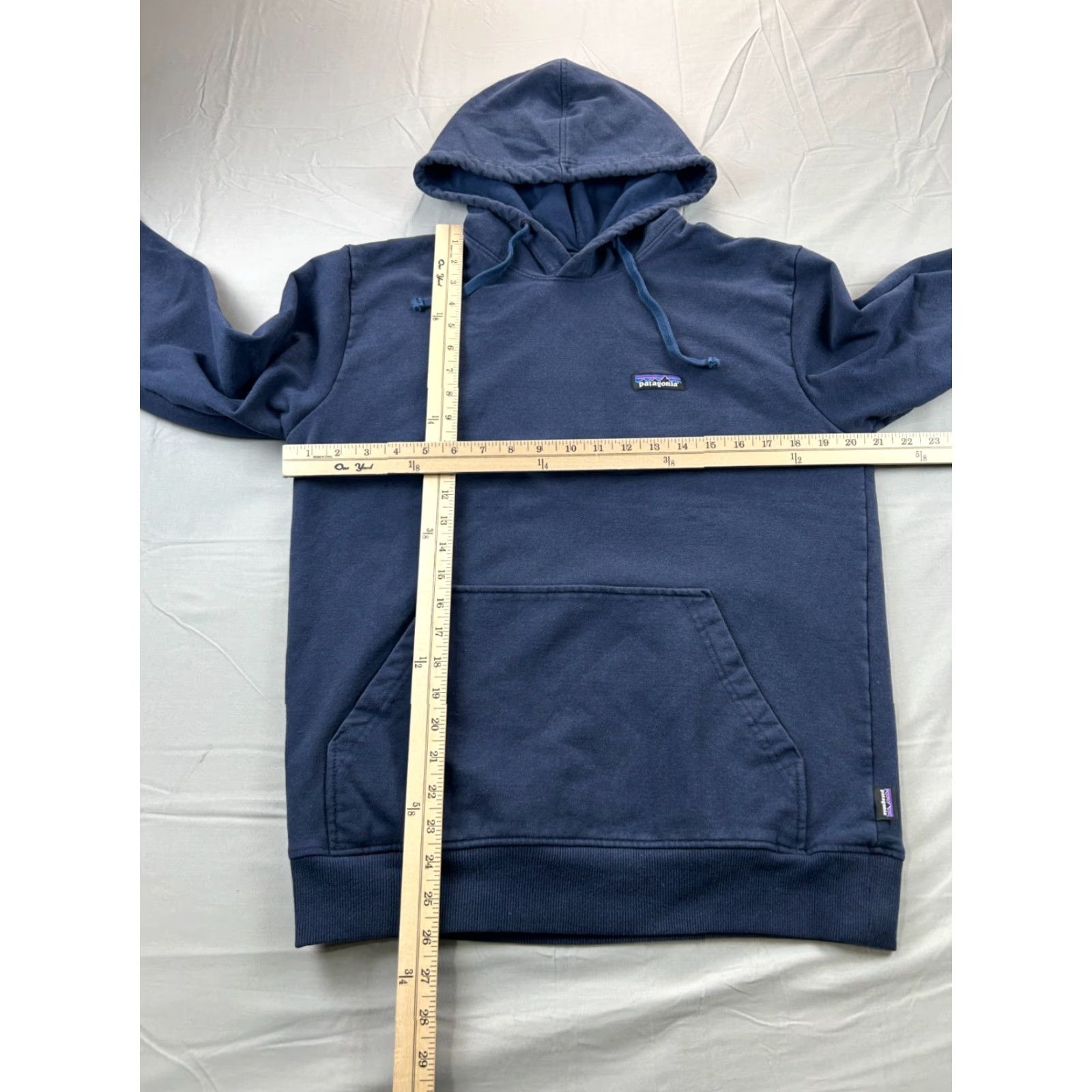Patagonia Patagonia Hoodie Mens M Blue Pullover Hooded Sweatshirt Navy Pockets Kangaroo Front Patch Regular Fit Outdoor Winter Fall Spring Hiking Walking Size US M / EU 48-50 / 2 - 4 Thumbnail