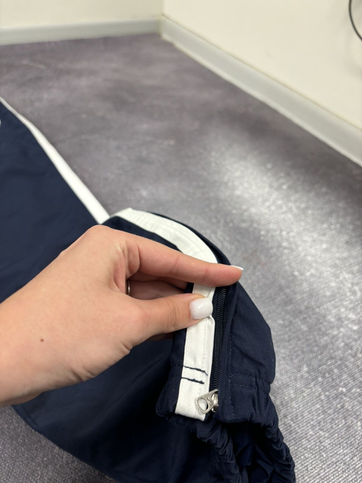 Nike Vintage Nike Y2K Navy/White Hype Nylon Baggy Track Pants Size US 32 / EU 48 - 9 Thumbnail