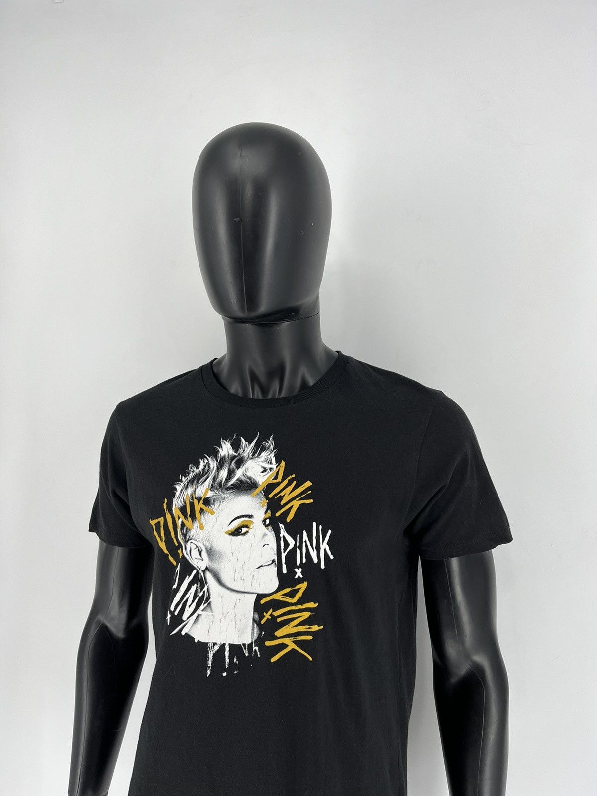 Band Tees Vintage Y2K Pink Fun House Tour American Singer Artist Tee Size US M / EU 48-50 / 2 - 4 Thumbnail