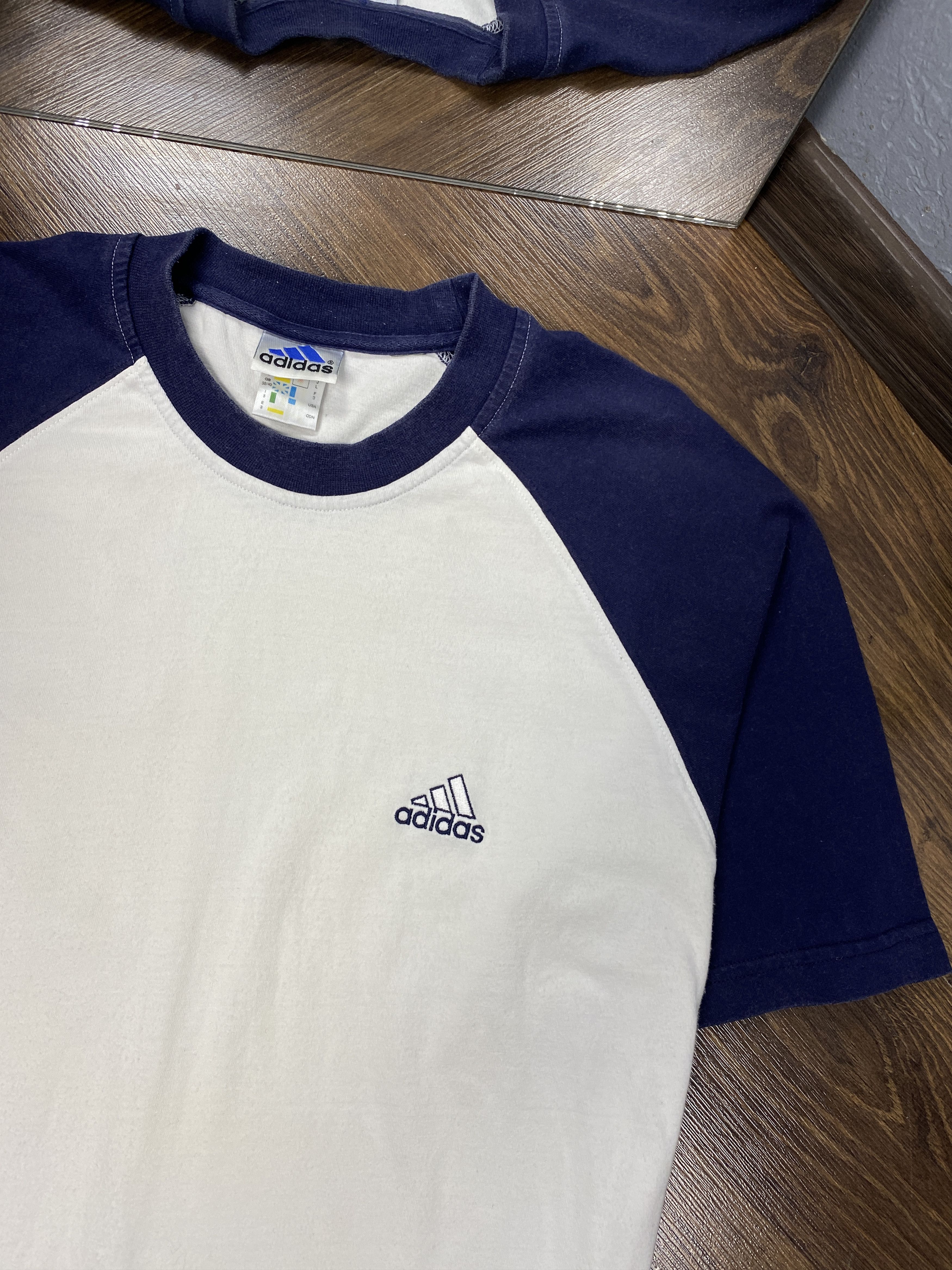 Adidas Adidas vintage small logo t-shirt Size US M / EU 48-50 / 2 - 2 Thumbnail