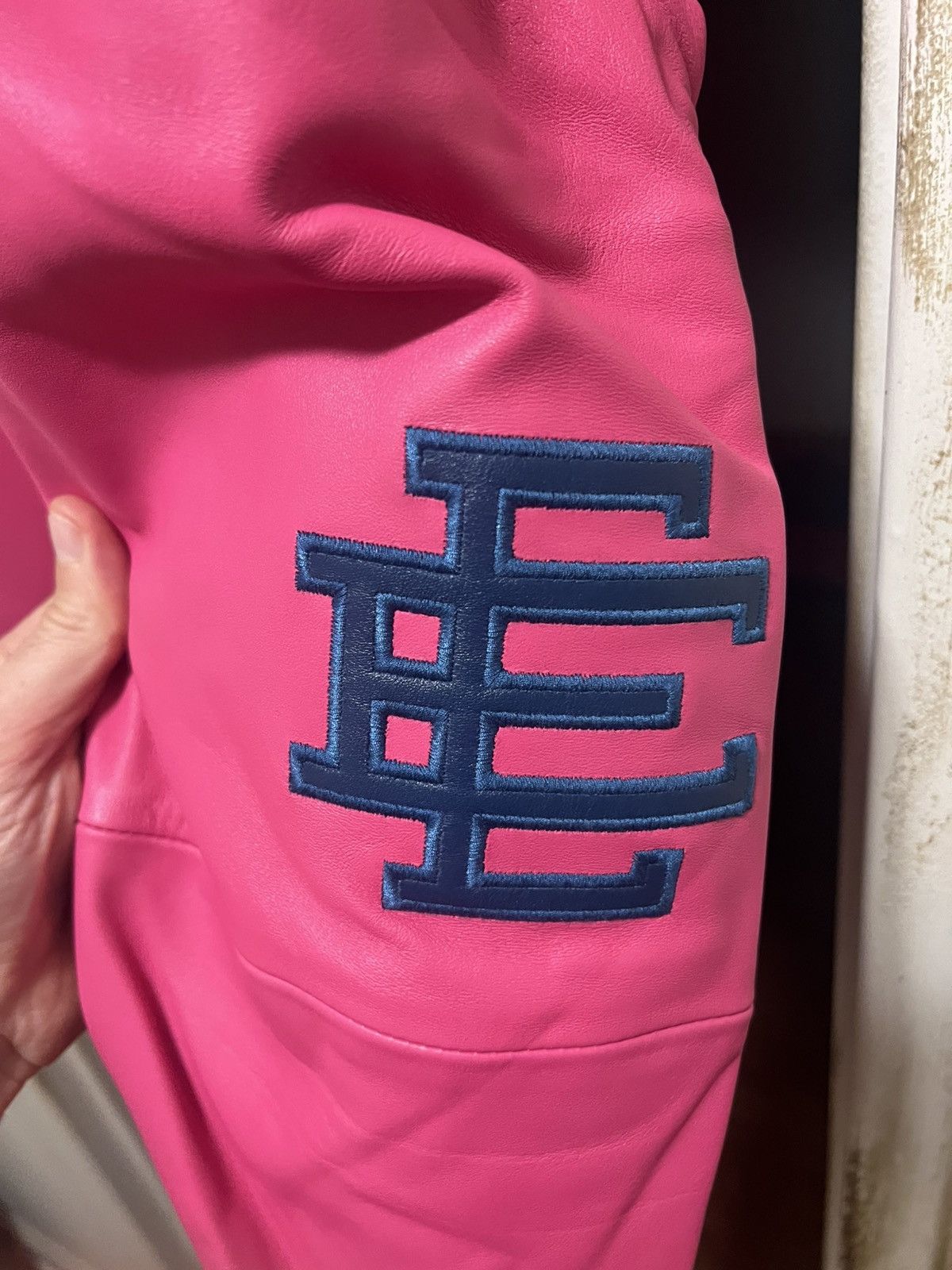 Eric Emanuel Eric Emanuel pink w blue EE leather bomber jacket large Size US L / EU 52-54 / 3 - 3 Thumbnail