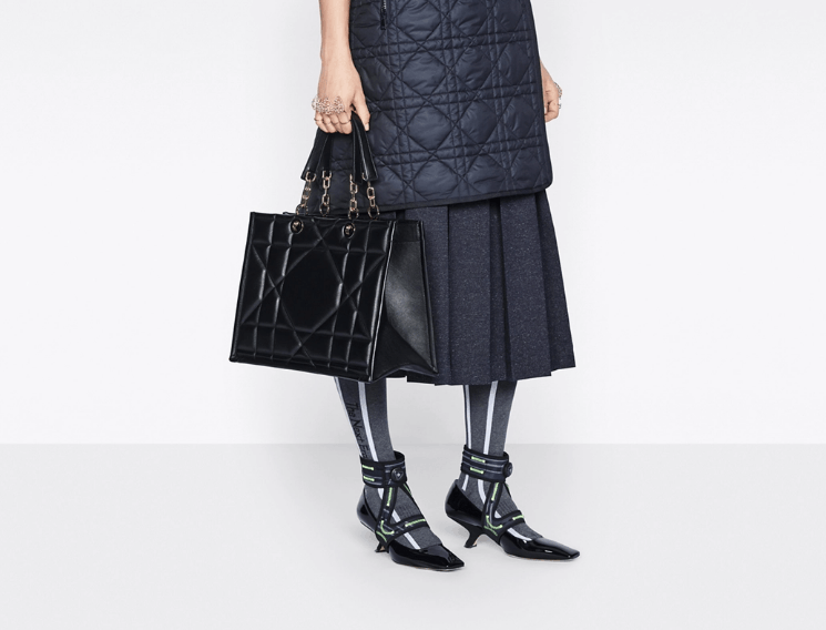 Dior o1w1db10525 M8721O Size : OS / Medium Tote Bag in Black Size ONE SIZE - 8 Thumbnail