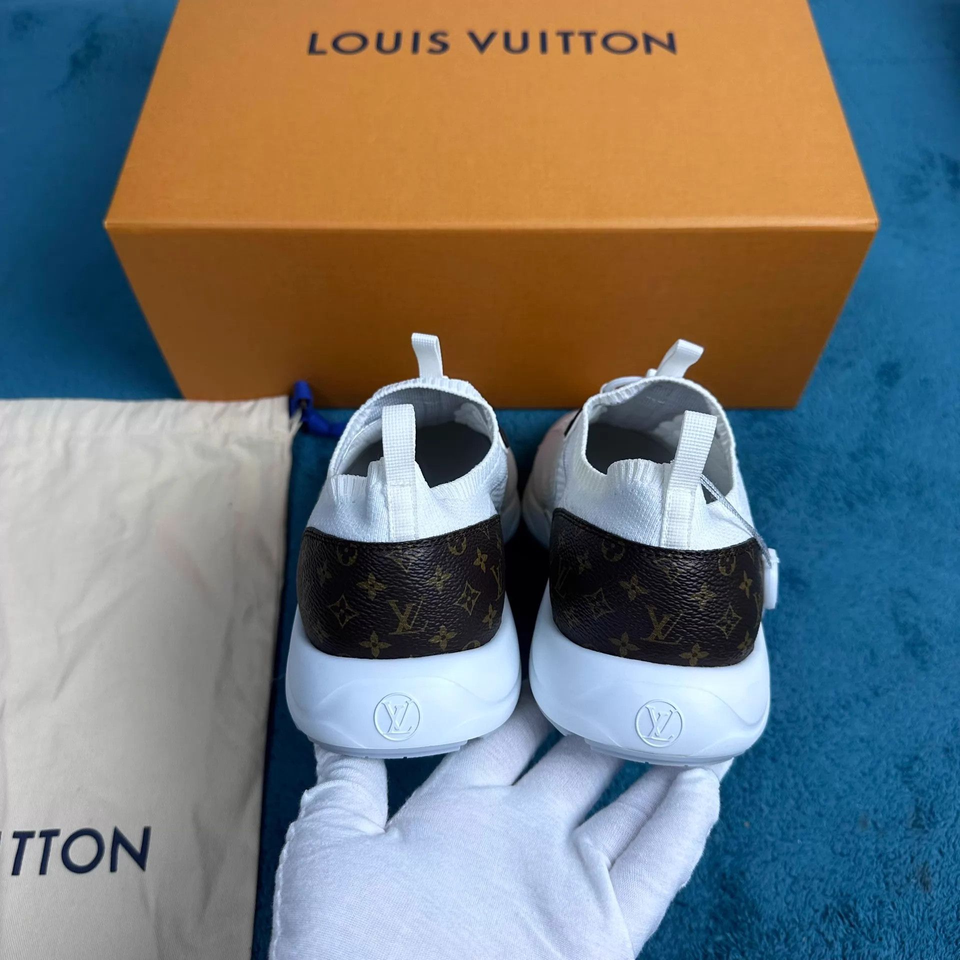 Louis Vuitton LV Olympia 26 low top white casual shoes new tried on Size US 8.5 / EU 41-42 - 4 Thumbnail