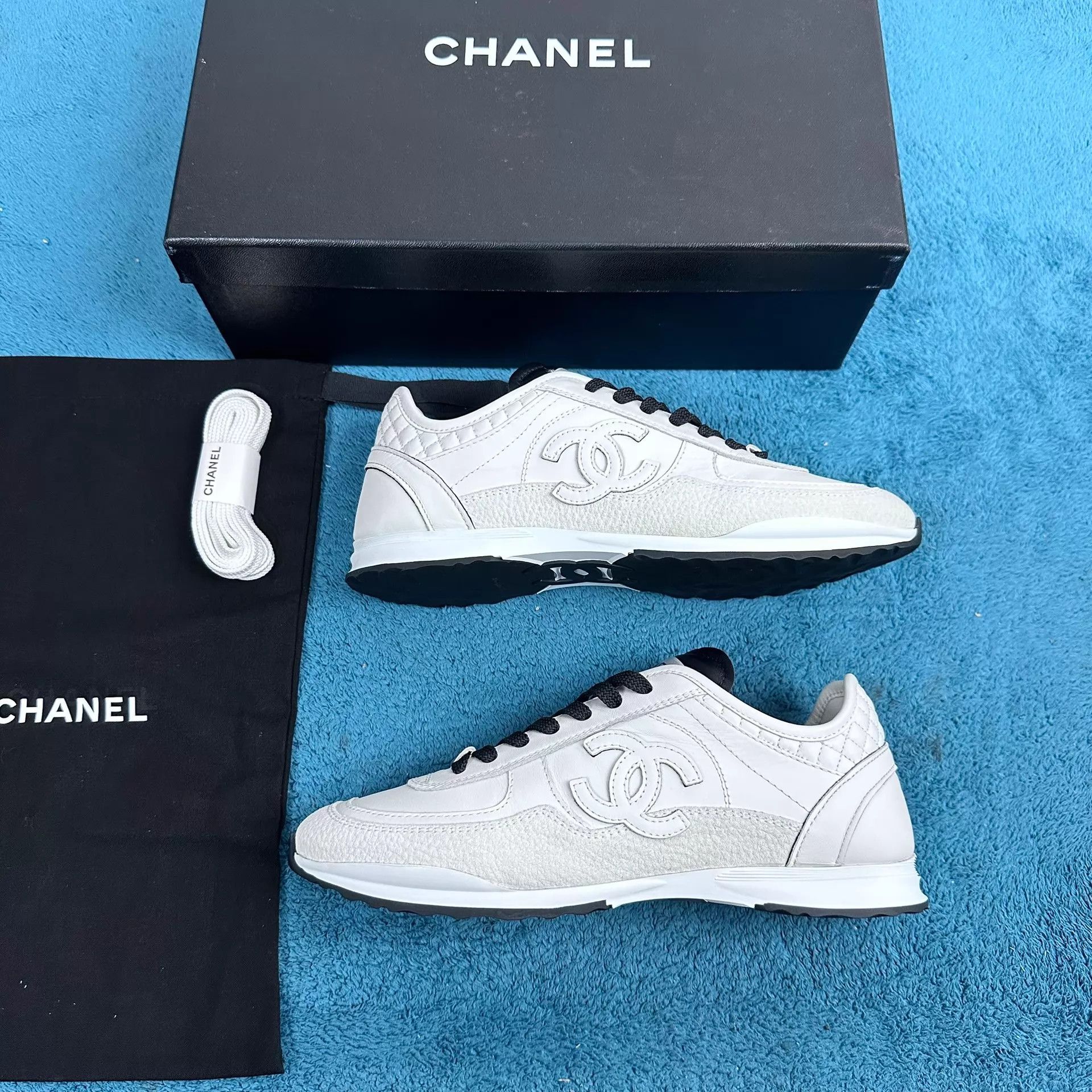 Chanel Chanel 25P Calfskin Quilted Low Top Sneaker White 36 Size US 5.5 / IT 35.5 - 2 Thumbnail