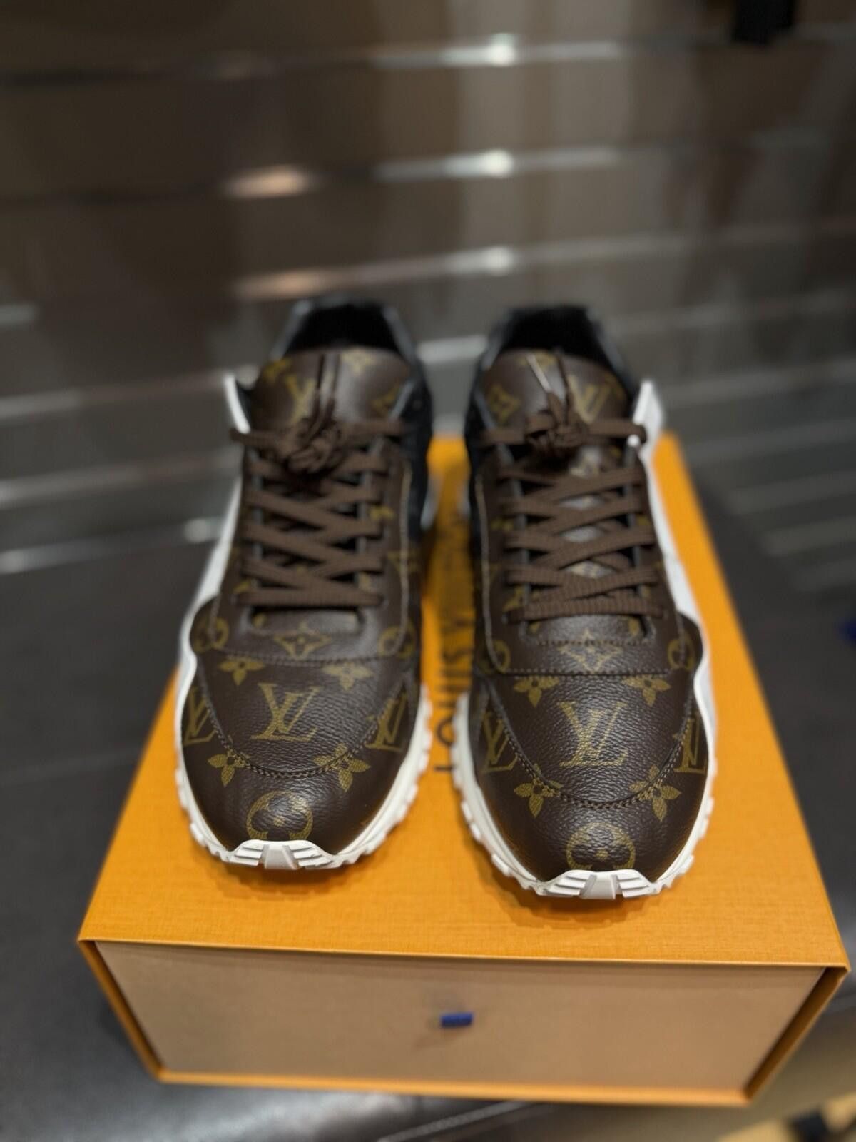 Louis Vuitton Size 10.5LV/11.5US Louis Vuitton Runaway Trainer Monogram Size US 11.5 / EU 44-45 - 6 Thumbnail