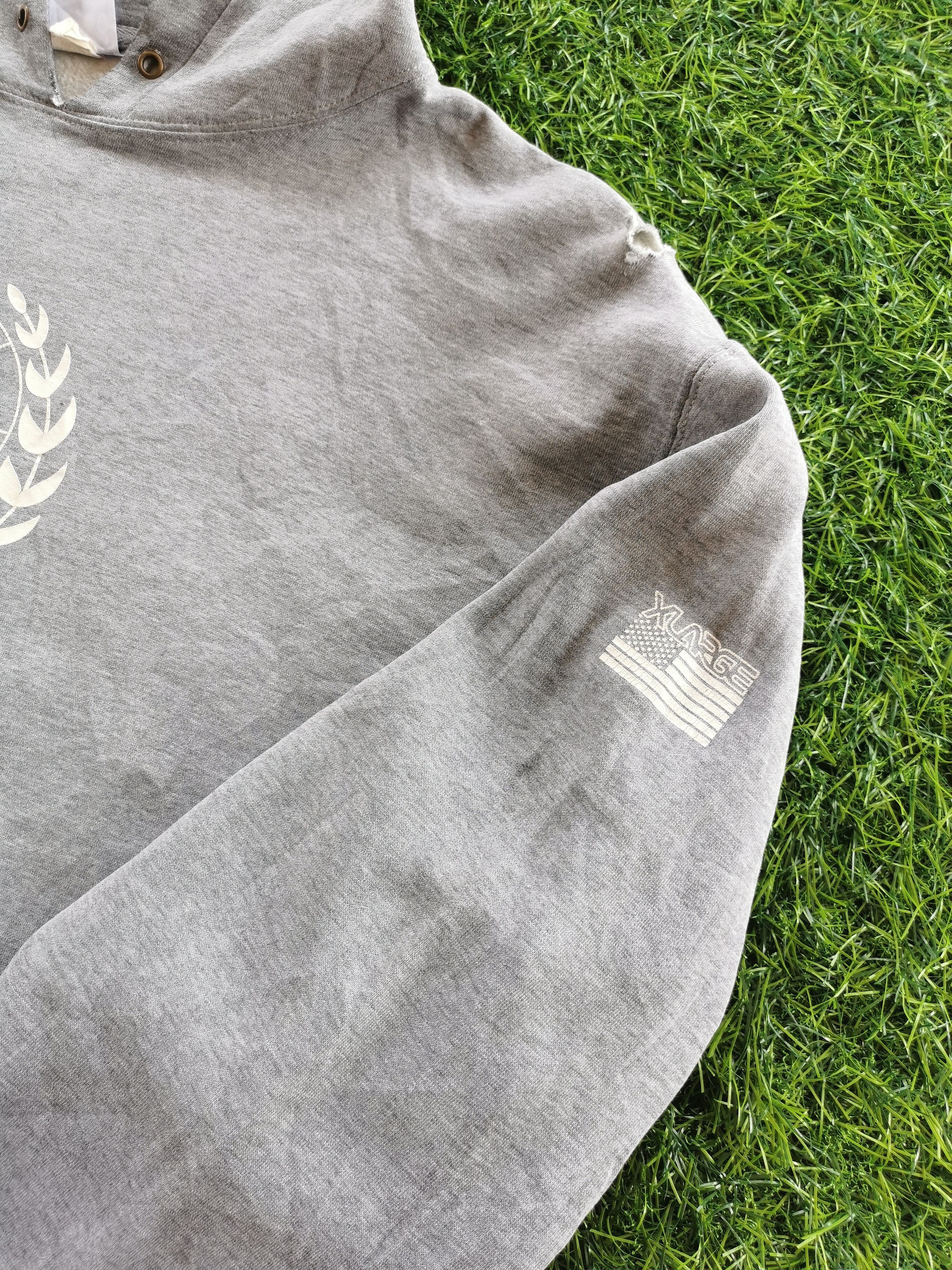 Xlarge Vintage XLarge Brand Streetwear Distressed Hoodie Size US L / EU 52-54 / 3 - 5 Thumbnail