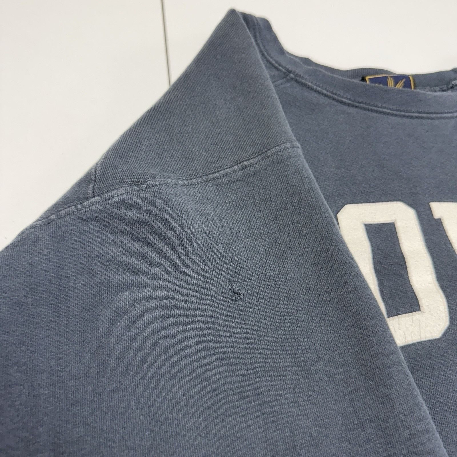 Vintage Vintage 90s Iowa Sweatshirt Mens Large Faded Blue Crew Neck Size US L / EU 52-54 / 3 - 7 Thumbnail