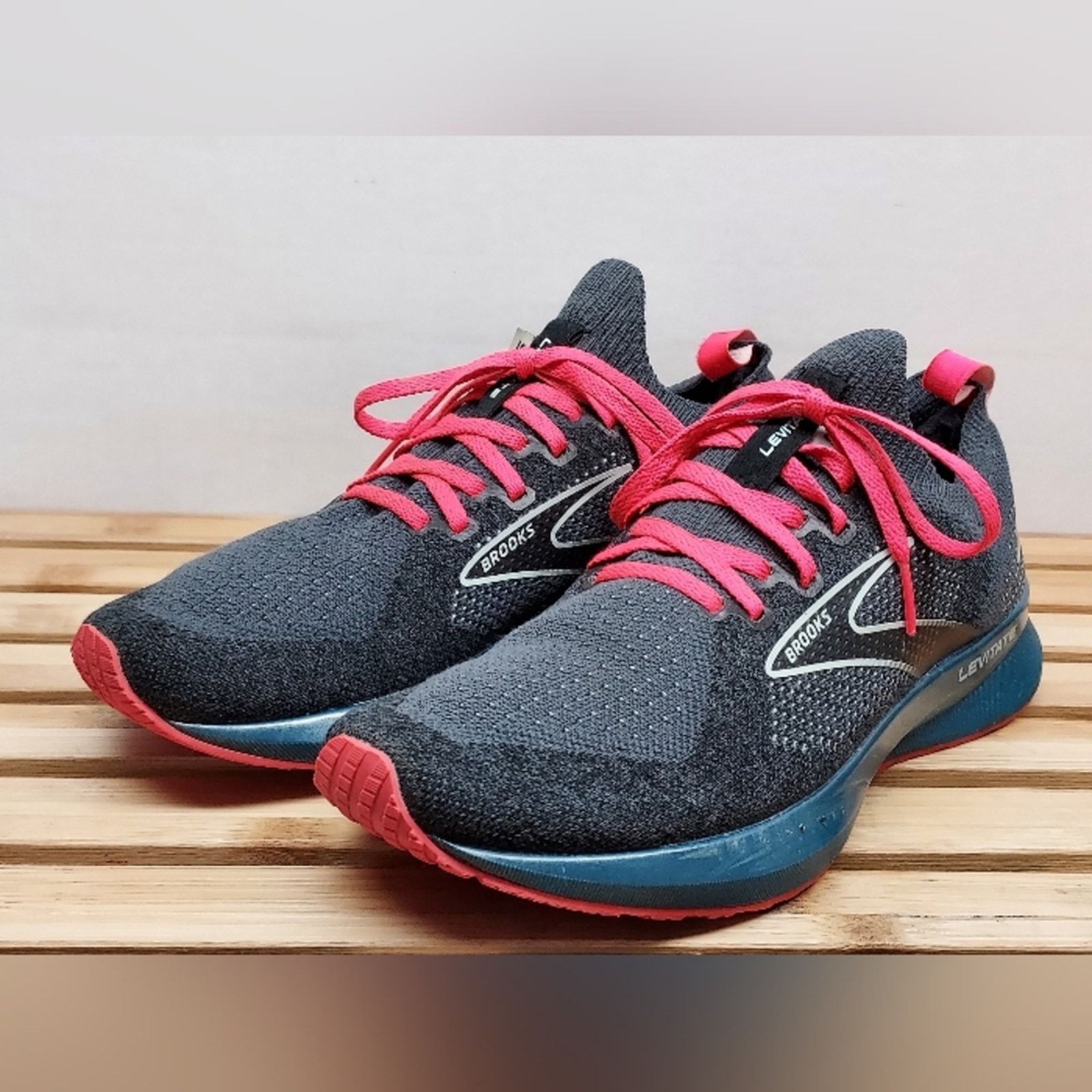 Brooks Brooks Womens Grey Levitate 5 Stealth Athletic Shoes Size 8 Size US 8 / IT 38 - 1 Thumbnail