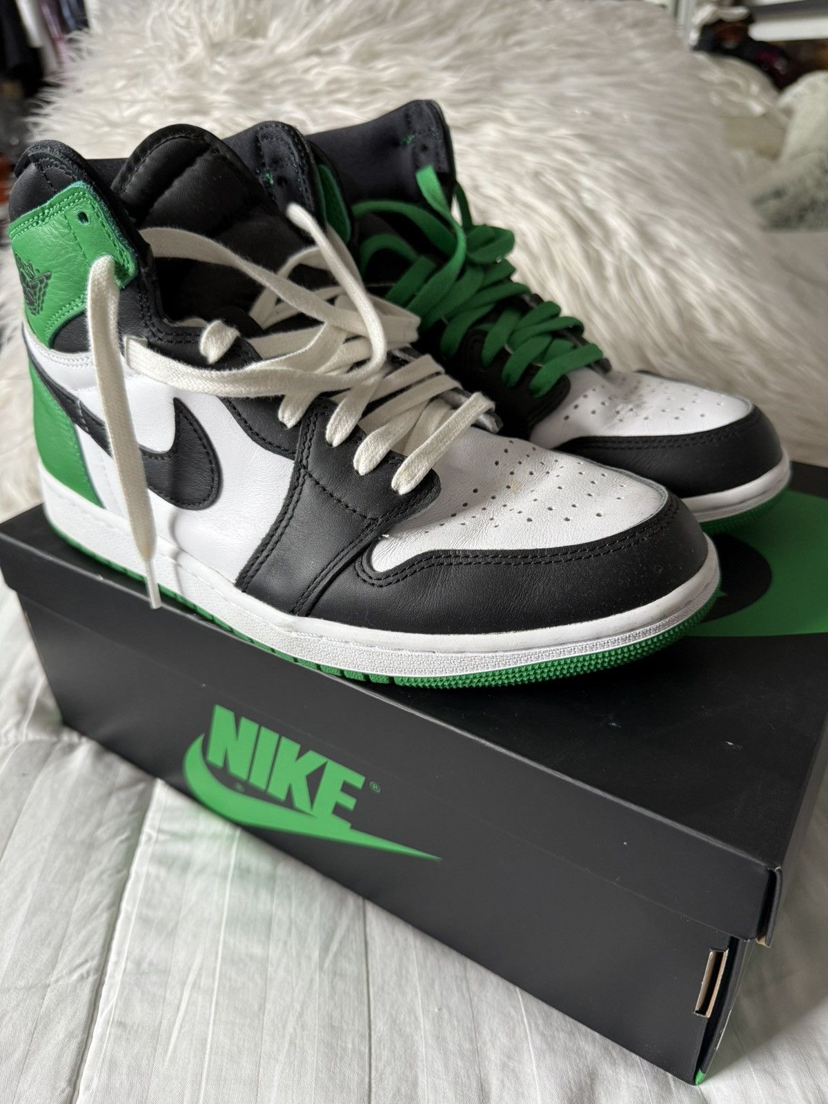 Nike Air Jordan 1 Retro OG High Lucky Green Size US 10 / EU 43 - 1 Thumbnail