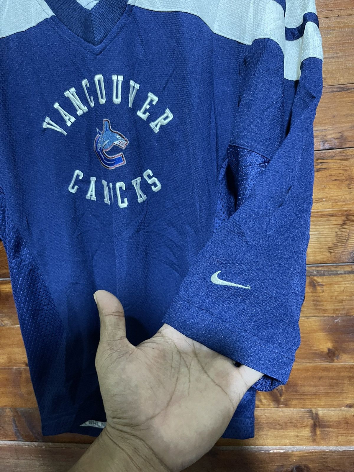 NHL Vintage 90s nike NHL vancouver canucks hockey jersey Size US M / EU 48-50 / 2 - 5 Thumbnail