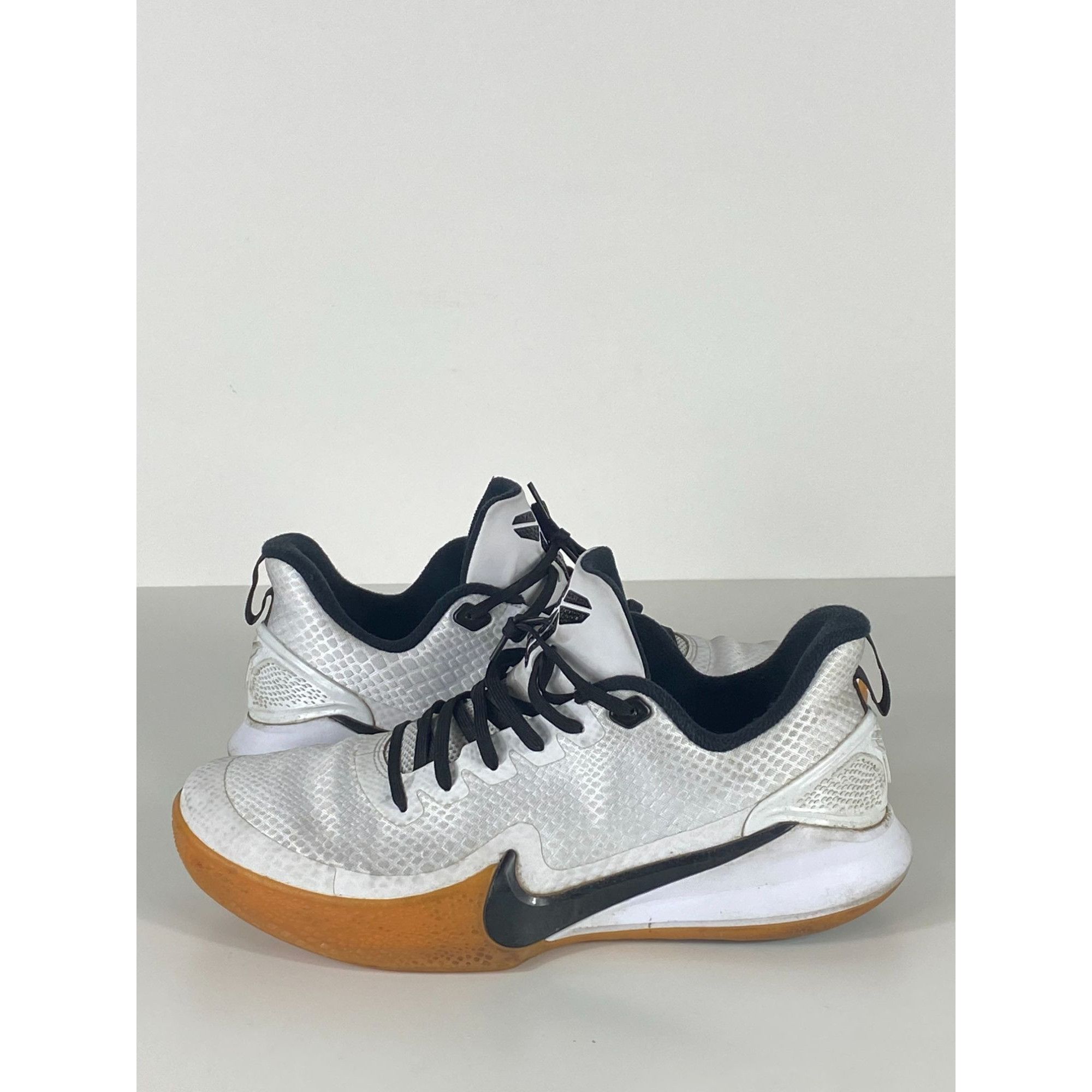 Nike Nike Mamba Focus White Low-Top Sneakers AJ5899-100 Size 10.5 Size US 10.5 / EU 43-44 - 1 Thumbnail