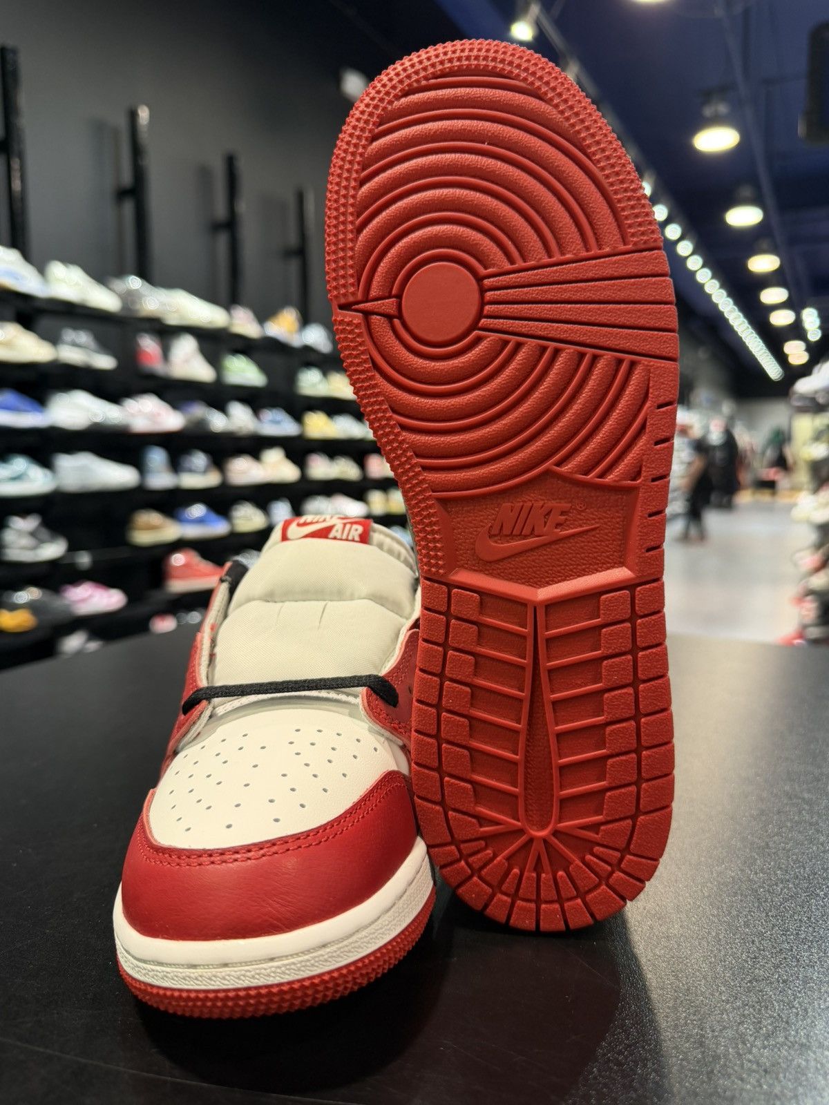 Jordan Brand Size 6 - Jordan 1 Low Retro OG Chicago (2025) Size US 6 / EU 39 - 6 Thumbnail