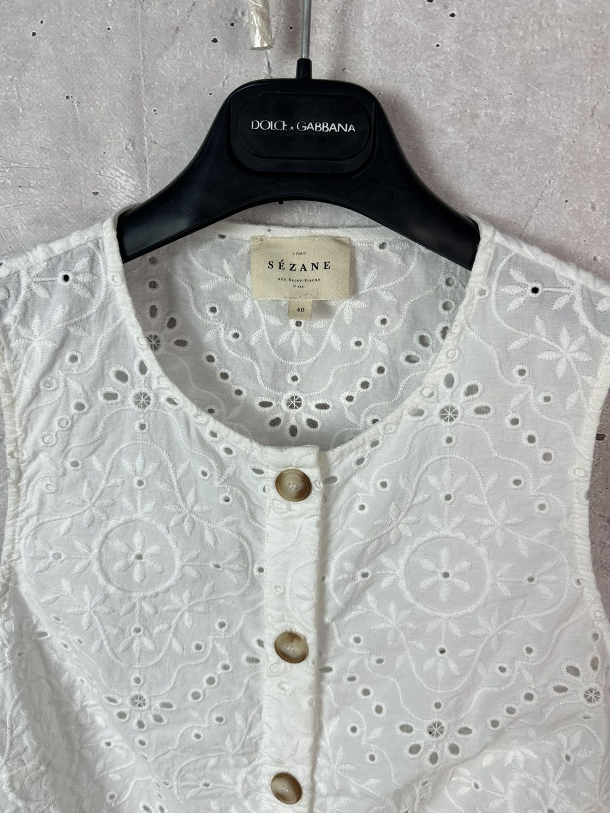 Sezane Sezane White Embroidered Florals Buttons Sleeveles Blouse Size S / US 4 / IT 40 - 4 Thumbnail