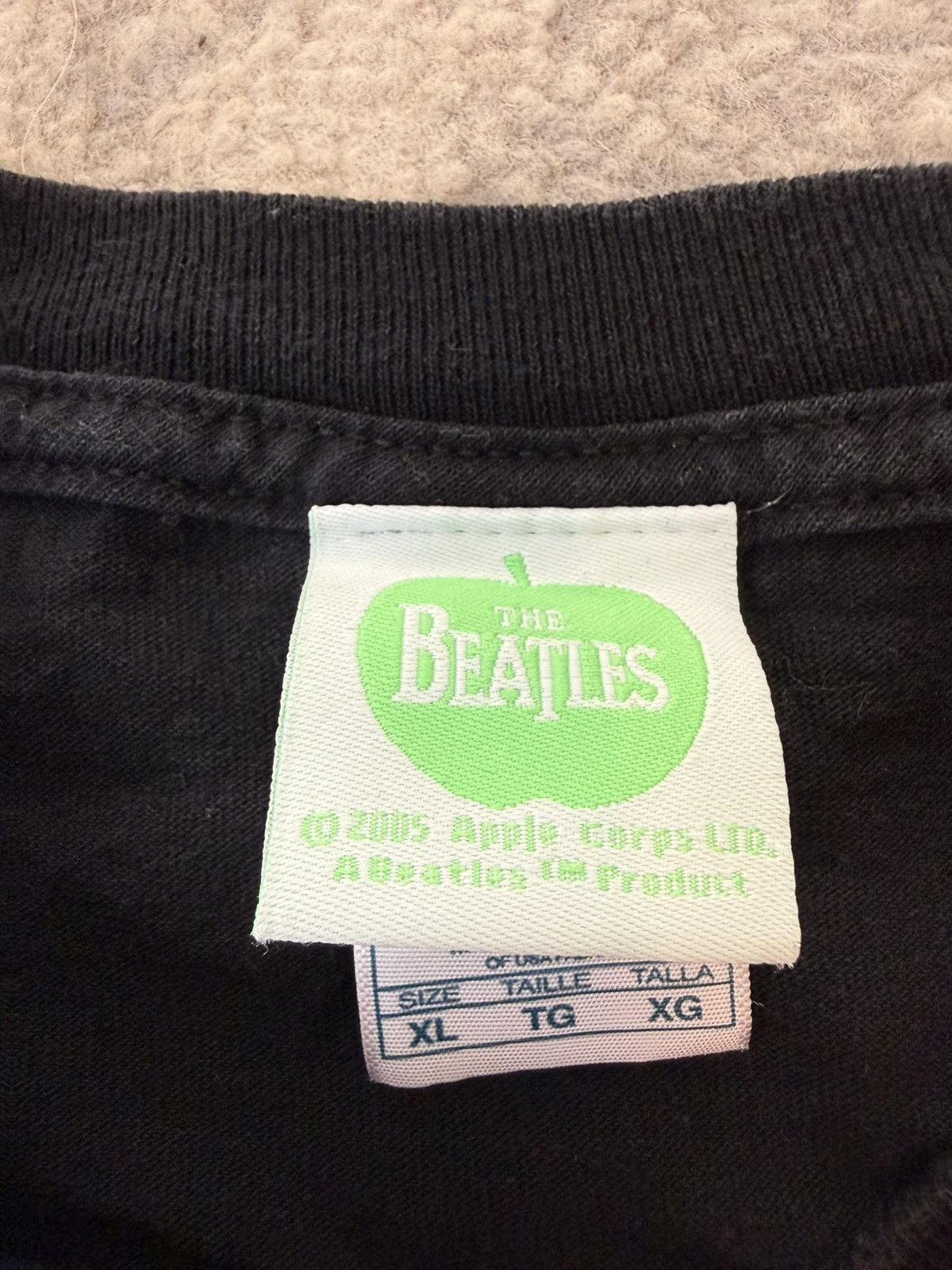 Apple 2005 The Beatles Sgt Peppers Lonely Hearts Club LS Shirt Size US XL / EU 56 / 4 - 5 Thumbnail