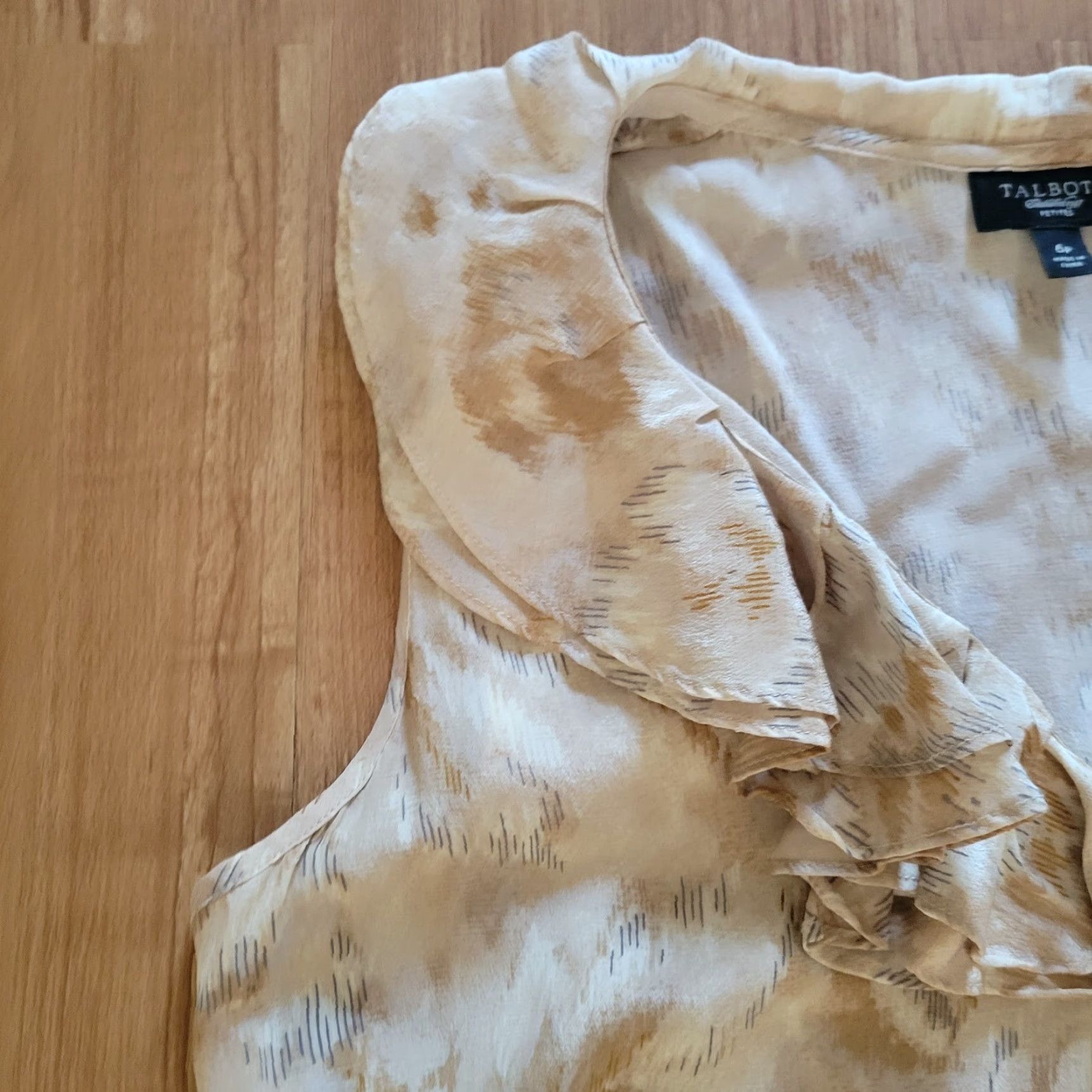 Talbots Talbots Top Shirt Womens 6 Petite Beige Silk Sleeveless V-Neck Ruffle Blouse Size M / US 6-8 / IT 42-44 - 5 Thumbnail