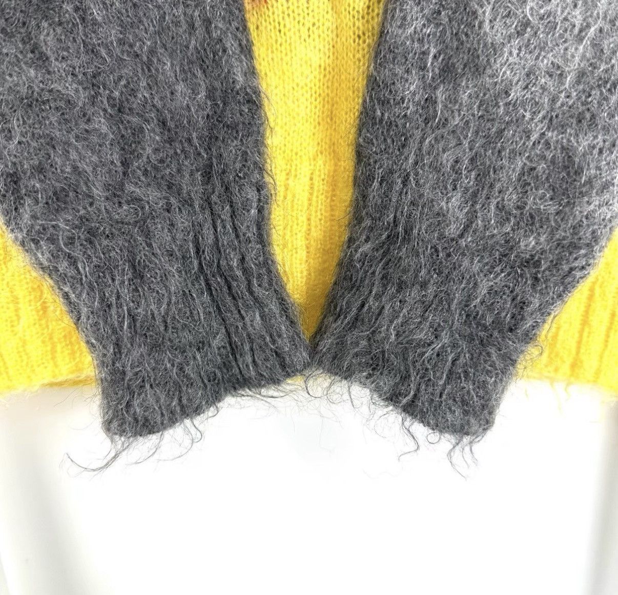 Prada Prada Grey Flame Mohair V-Neck Sweater K12 Size XS / US 0-2 / IT 36-38 - 4 Thumbnail