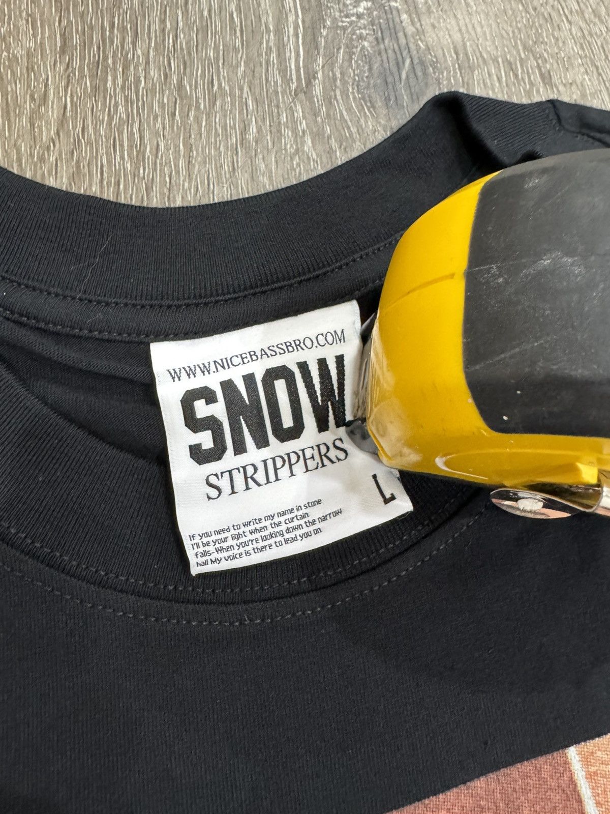 Snow Strippers “Knife” Tati T-Shirt Tee Size Large Brand New