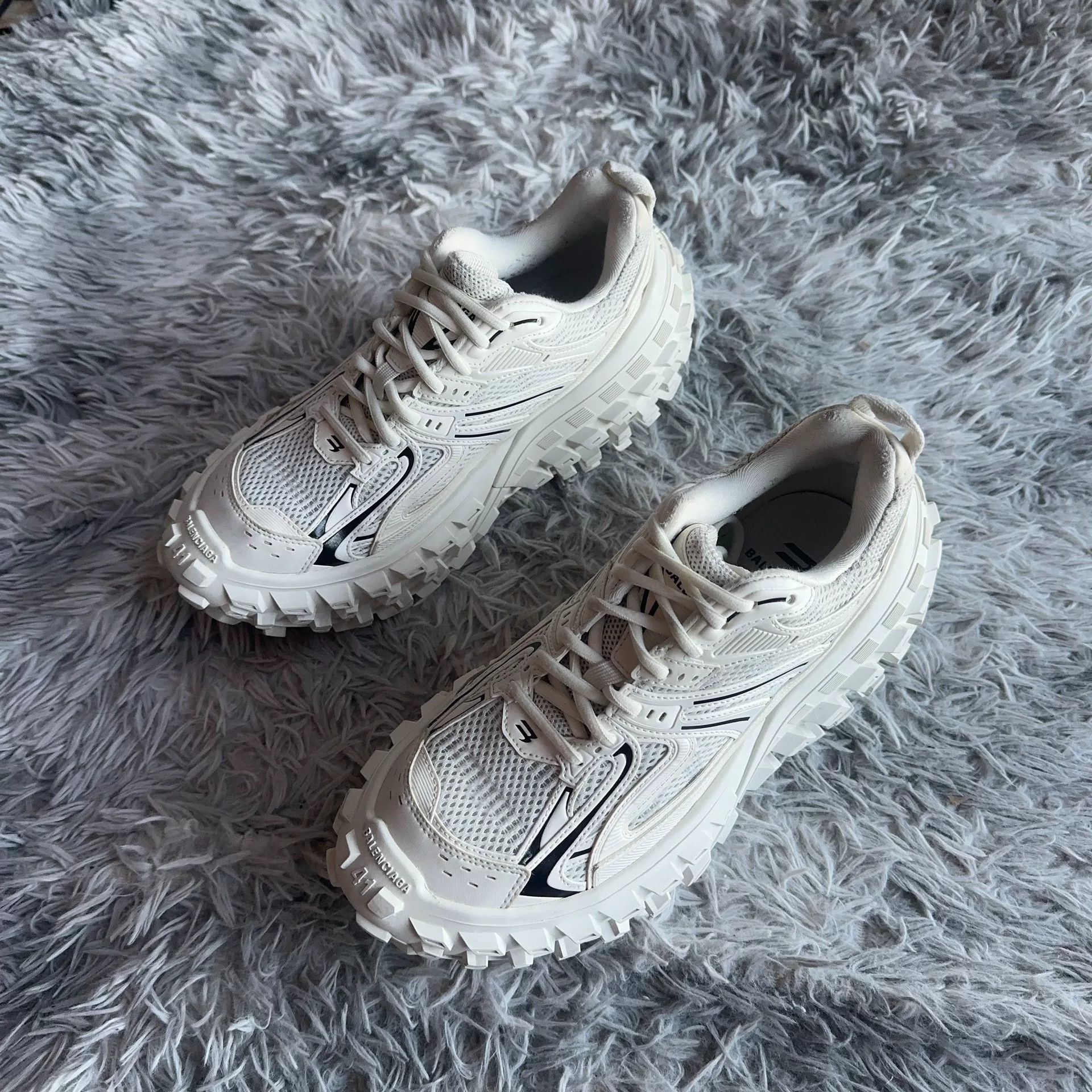 Balenciaga Balenciaga White Lowtop Sneakers 41 Men Size US 8.5 / EU 41-42 - 1 Thumbnail
