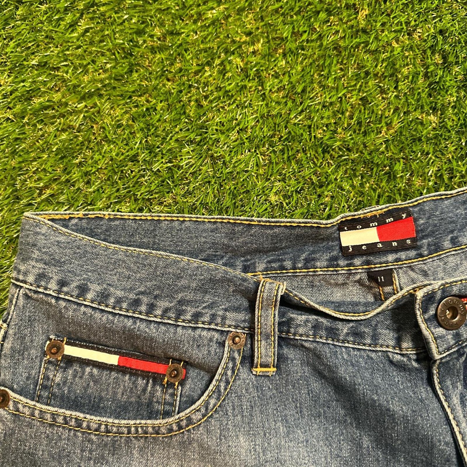 Tommy Hilfiger Tommy Jeans Distressed Denim Shorts Size 32" / US 10 / IT 46 - 2 Thumbnail