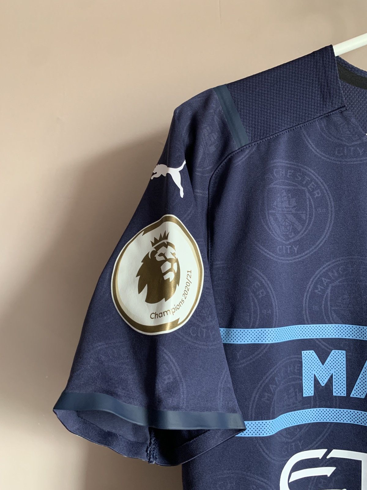 Puma Manchester City Football Shirt Puma Soccer FERNANDINHO #25 Size US M / EU 48-50 / 2 - 3 Thumbnail