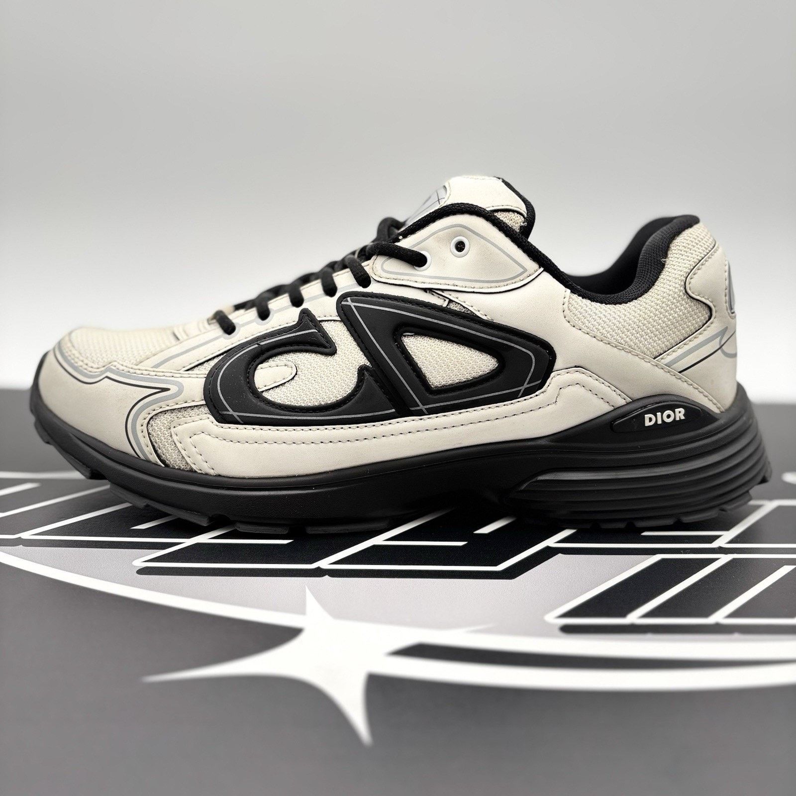 Dior Dior B30 ' White, Black ' | GOOD CONDITION! Size US 11 / EU 44 - 11 Thumbnail