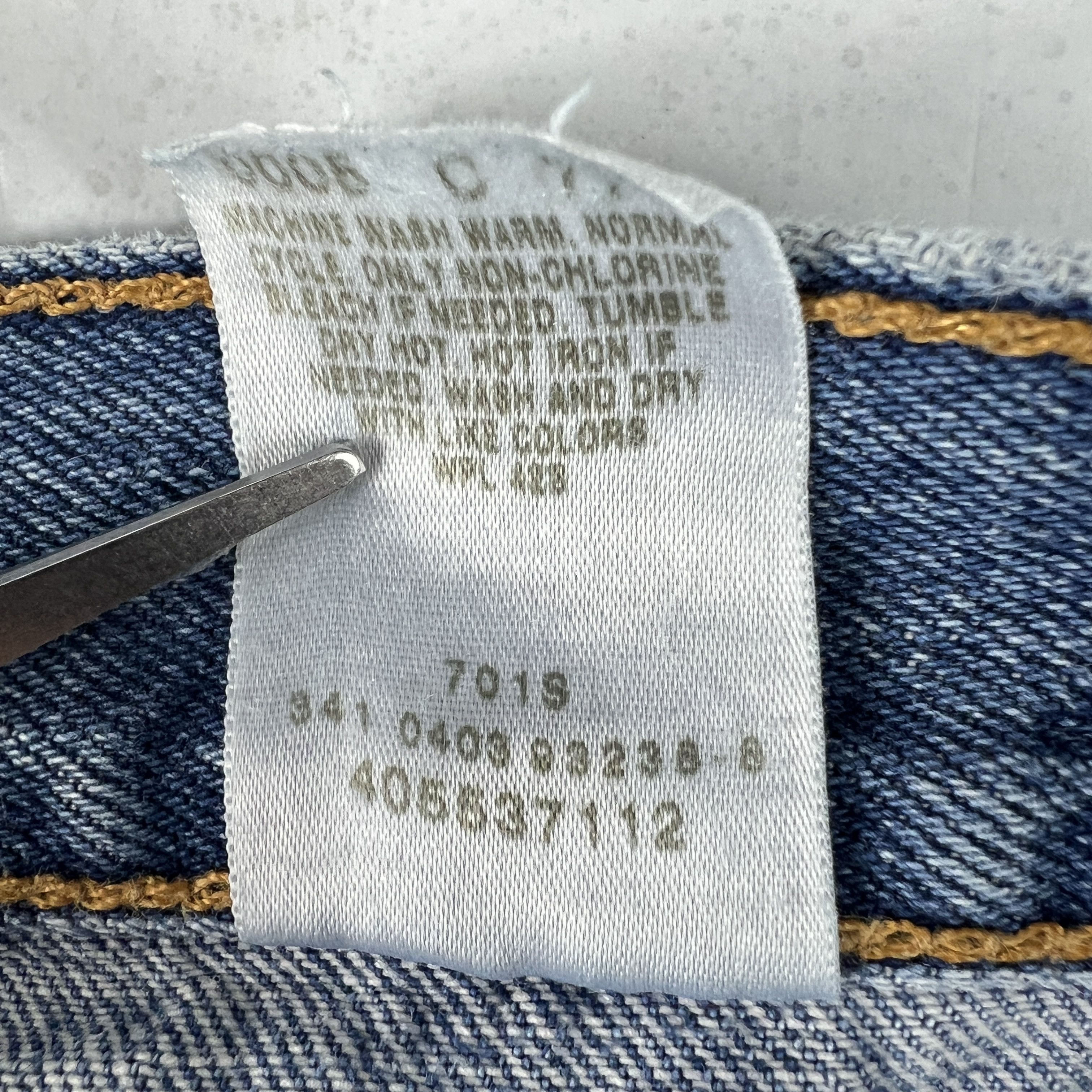 Levi's × Vintage Y2K Levi's Jeans 550 Relaxed Blue Faded Cotton Denim Size US 33 - 7 Thumbnail