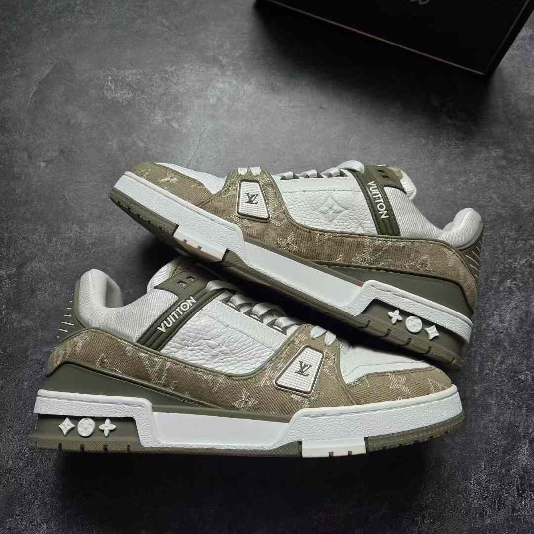 Louis Vuitton Louis Vuitton Training Green Lowtop Sneakers 25 Men Size US 10 / EU 43 - 1 Thumbnail