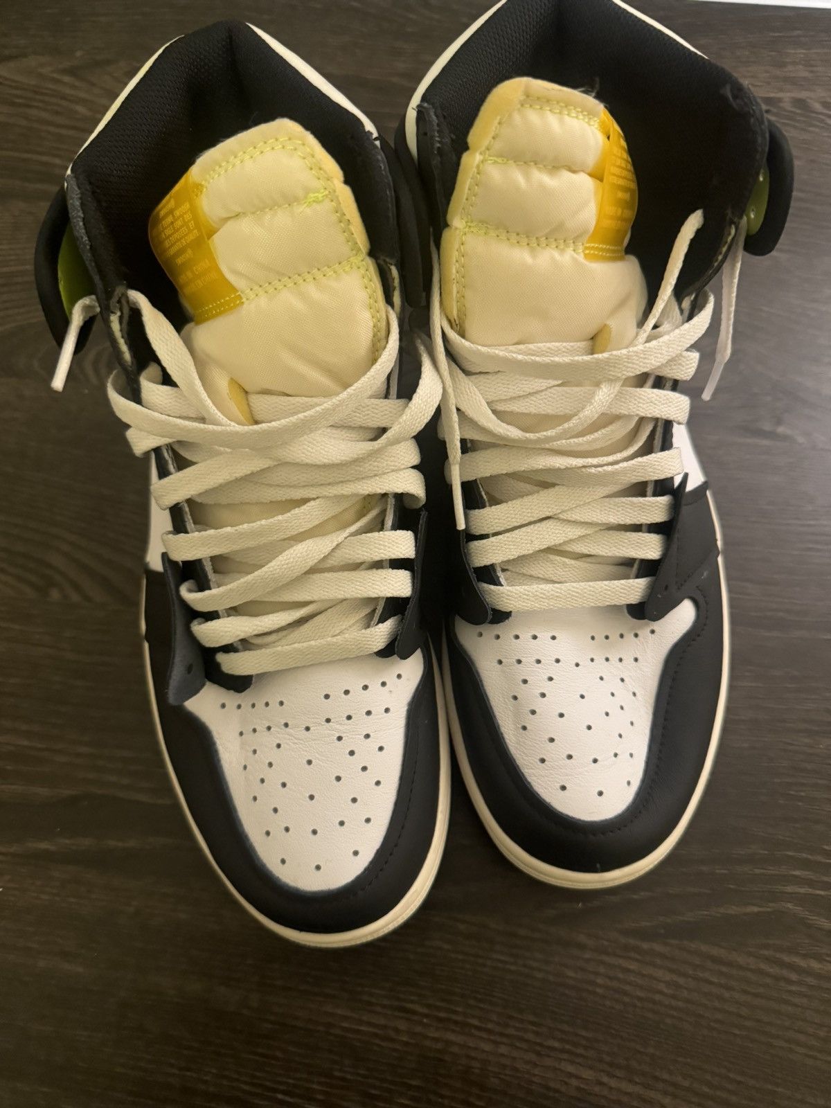 Nike Nike air Jordan 1 volt Size US 9.5 / EU 42-43 - 1 Thumbnail
