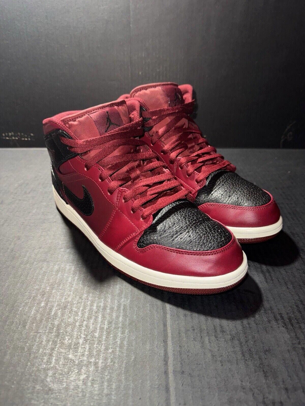 Jordan Brand Nike Air Jordan 1 Retro Mid Team Red Black 554724-601 Sz 10 Size US 10 / EU 43 - 2 Thumbnail