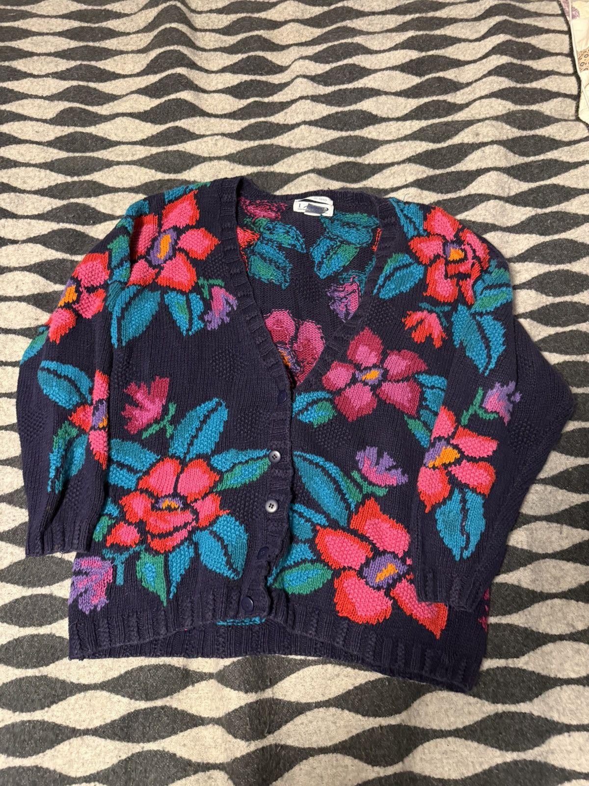 Vintage Izod hand knit floral cardigan blue pink Size US L / EU 52-54 / 3 - 1 Thumbnail