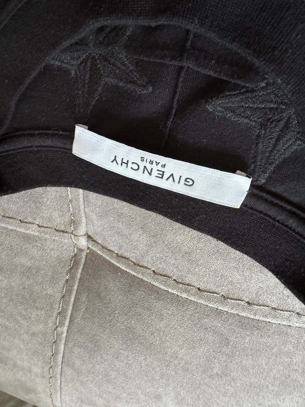 Givenchy GIVENCHY long sleeve tshirt sizes IN PHOTOS by tape measure Size US S / EU 44-46 / 1 - 10 Thumbnail