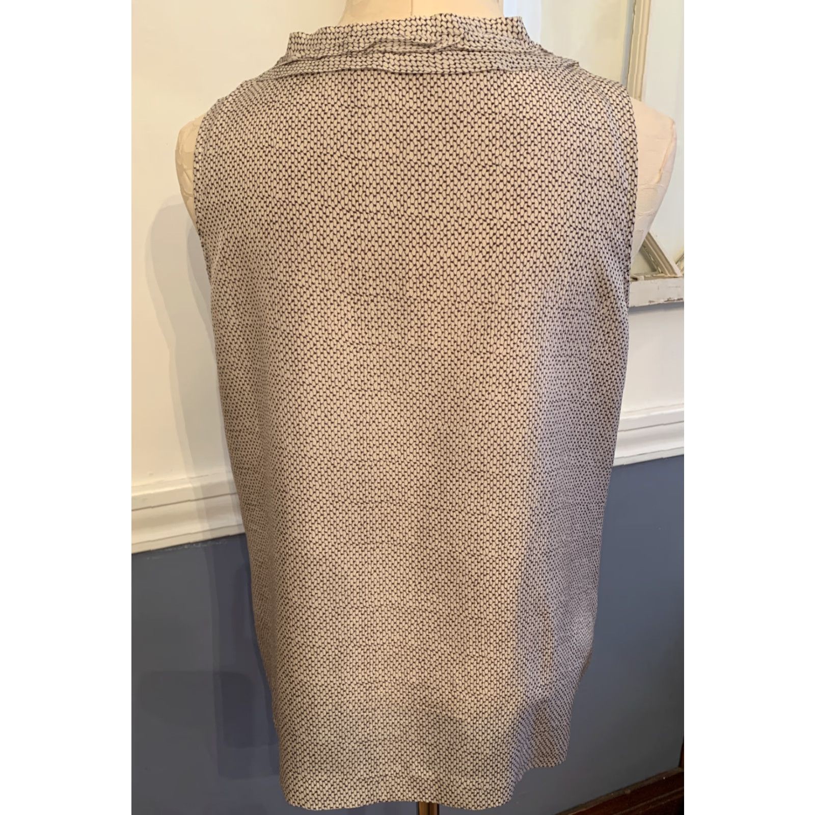J.Crew VINTAGE 10 J.Crew Women's Palmera Ruffle Cami Gray Tan Style 23363 Sleeveless Blouse Size L / US 10 / IT 46 - 6 Thumbnail