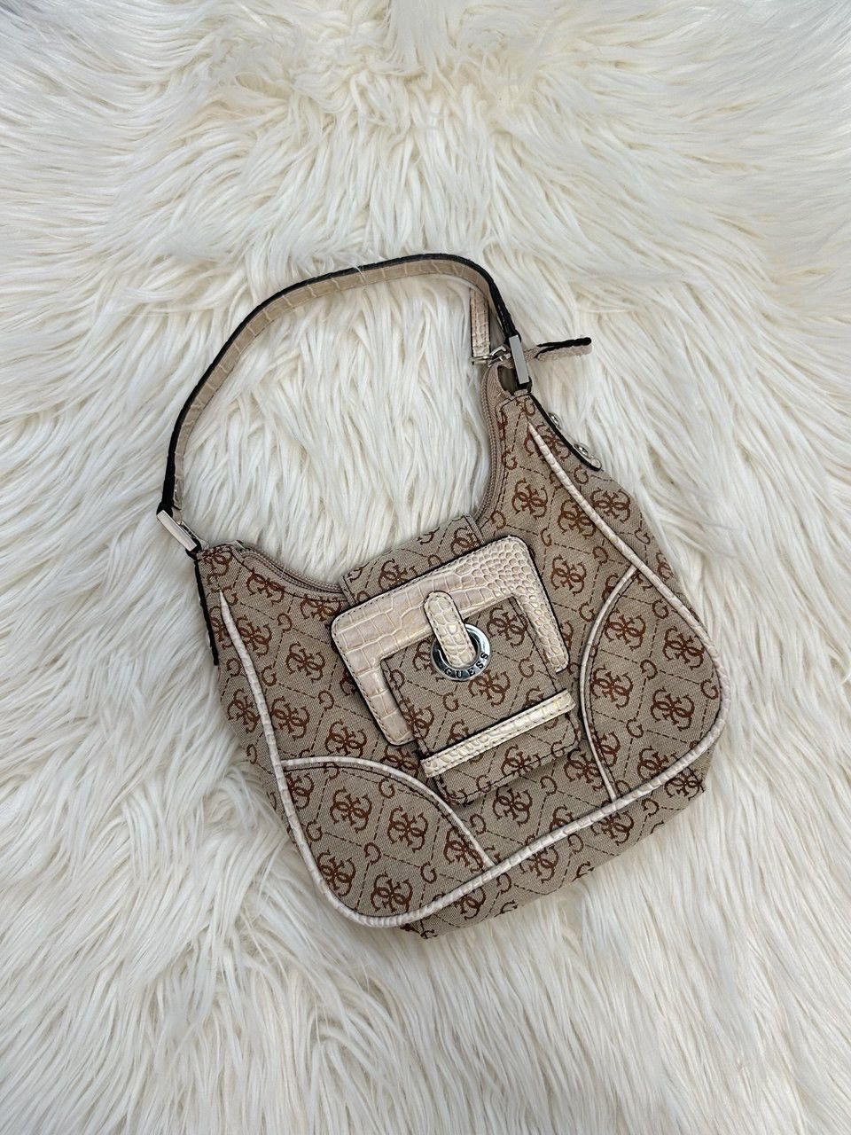 Guess × Japanese Brand × Vintage Rare 🔥🔥 Vintage monogram GUESS hobo bag Size ONE SIZE - 1 Thumbnail
