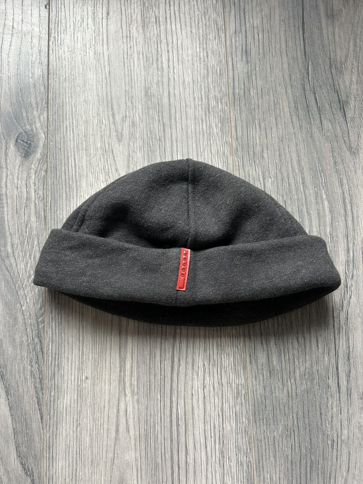 Prada Prada Grey Beanie with Signature Red Tag Size ONE SIZE - 1 Thumbnail