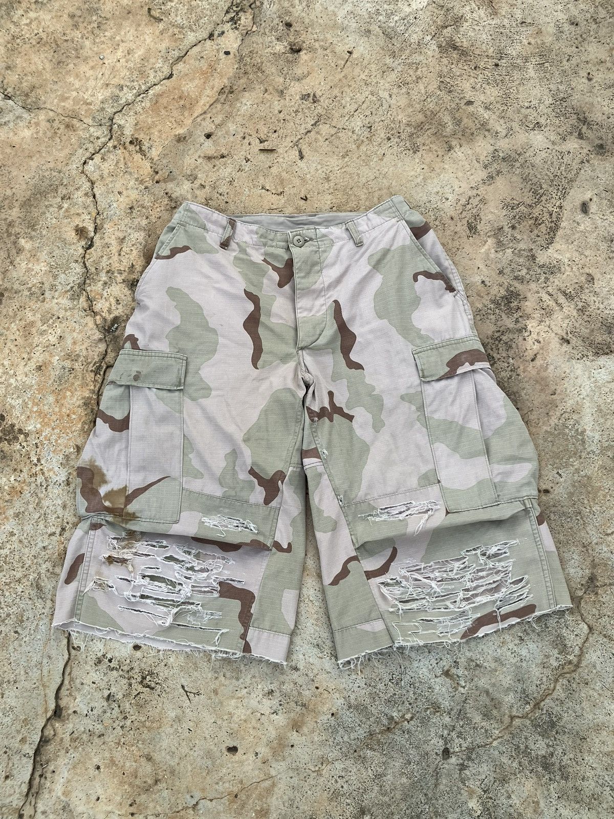 Designer custom shorts Vintage desert camouflage military pants 1990’ Size US 34 / EU 50 - 1 Thumbnail