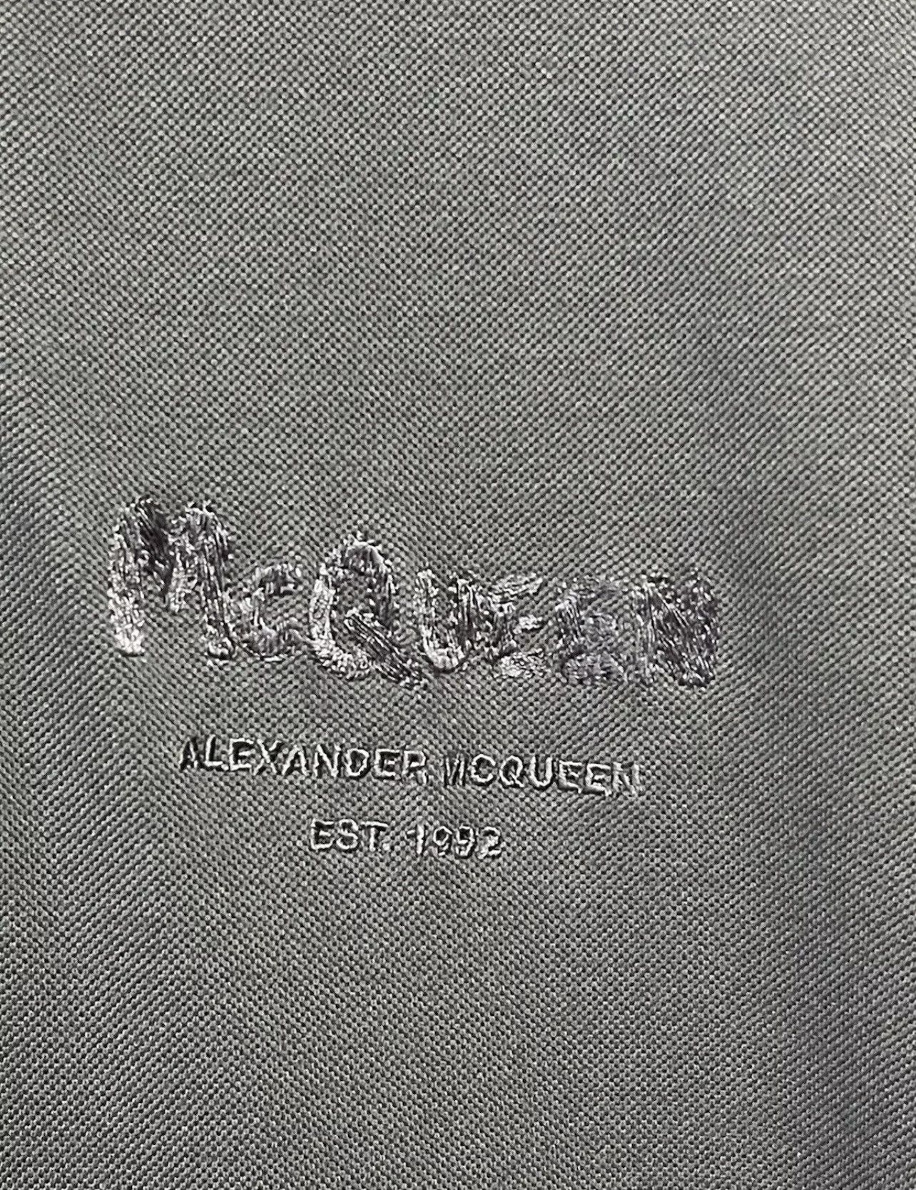Alexander McQueen Size M - Alexander McQueen Graffiti Mesh Logo Polo Shirt Size US M / EU 48-50 / 2 - 6 Thumbnail
