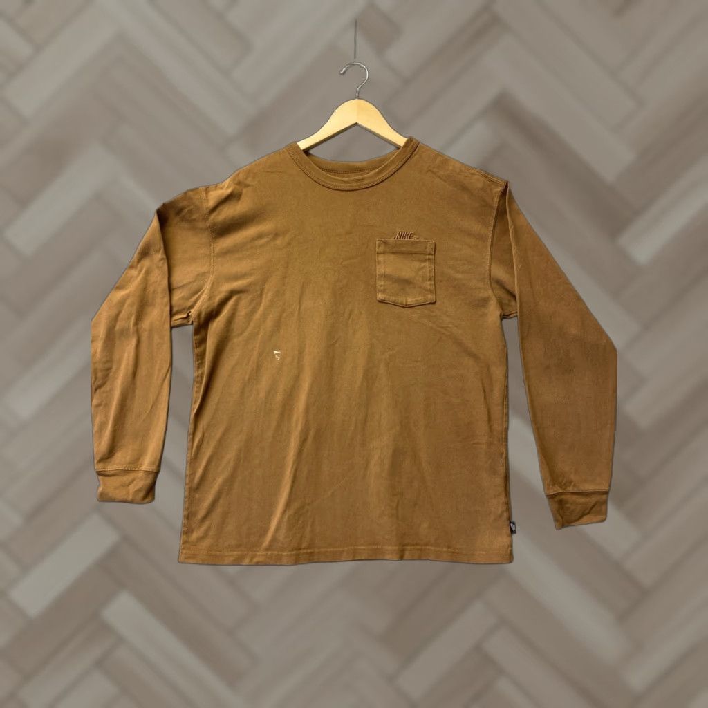 Nike Nike Men T-Shirt Long Sleeve Pocket - Medium - Brown - 100% Cotton - Crew Neck - Regular Fit - 2010s - Hole on Right Sleeve - Mens Size US M / EU 48-50 / 2 - 1 Thumbnail
