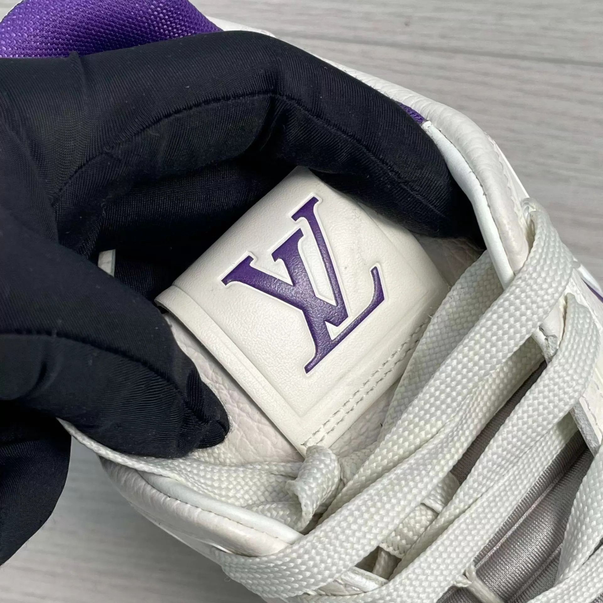 Louis Vuitton LV leather sneakers white purple 36 Size US 5.5 / IT 35.5 - 9 Thumbnail