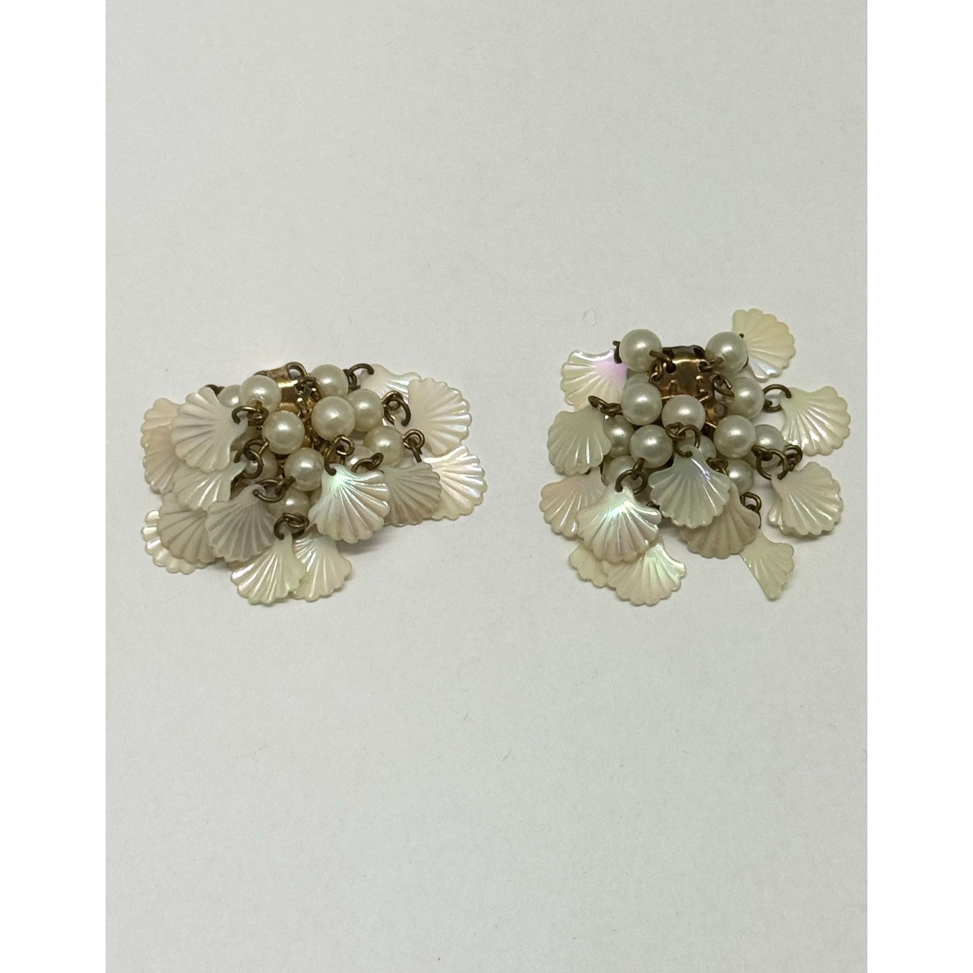 Vintage Vintage beaded plastic sea shell earrings Size ONE SIZE - 3 Thumbnail