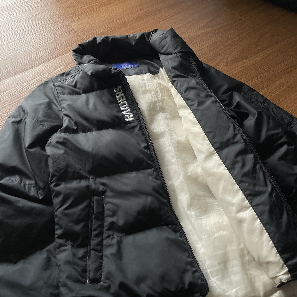 Reebok REBOOK NFL OAKLAND RAID3RS PUFFY PUFFER BLACK JACKET!! Size US M / EU 48-50 / 2 - 6 Thumbnail