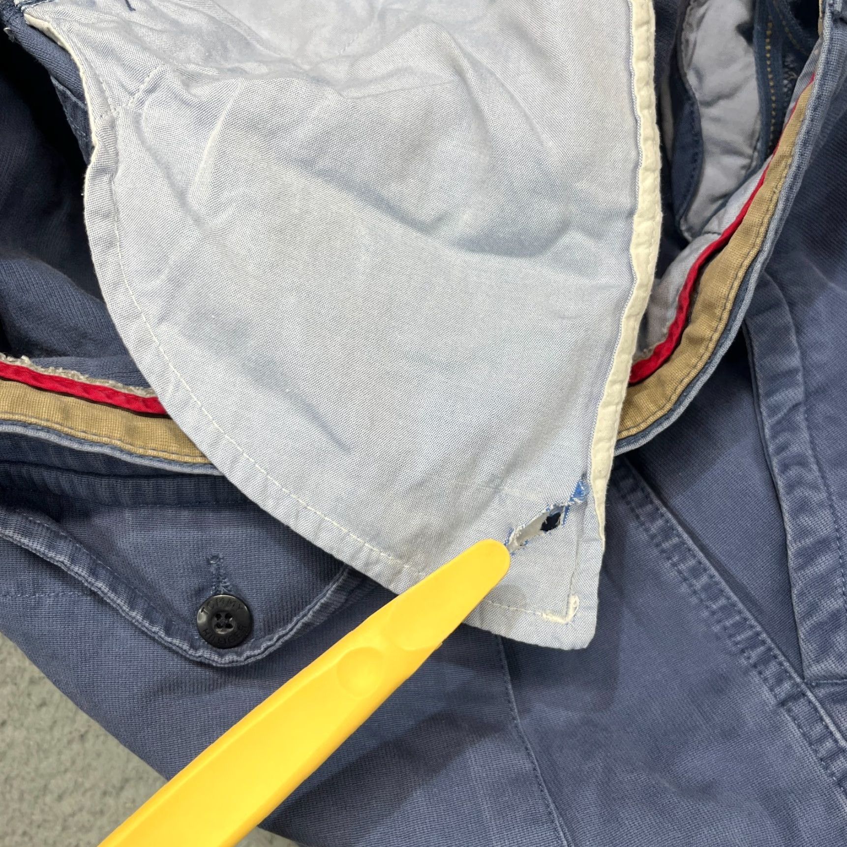Tommy Hilfiger VINTAGE Tommy Hilfiger Cargo Shorts Mens 34 Blue Cargo Shorts Mens 34 Blue Canvas Shorts Hood? Size US 34 / EU 50 - 5 Thumbnail