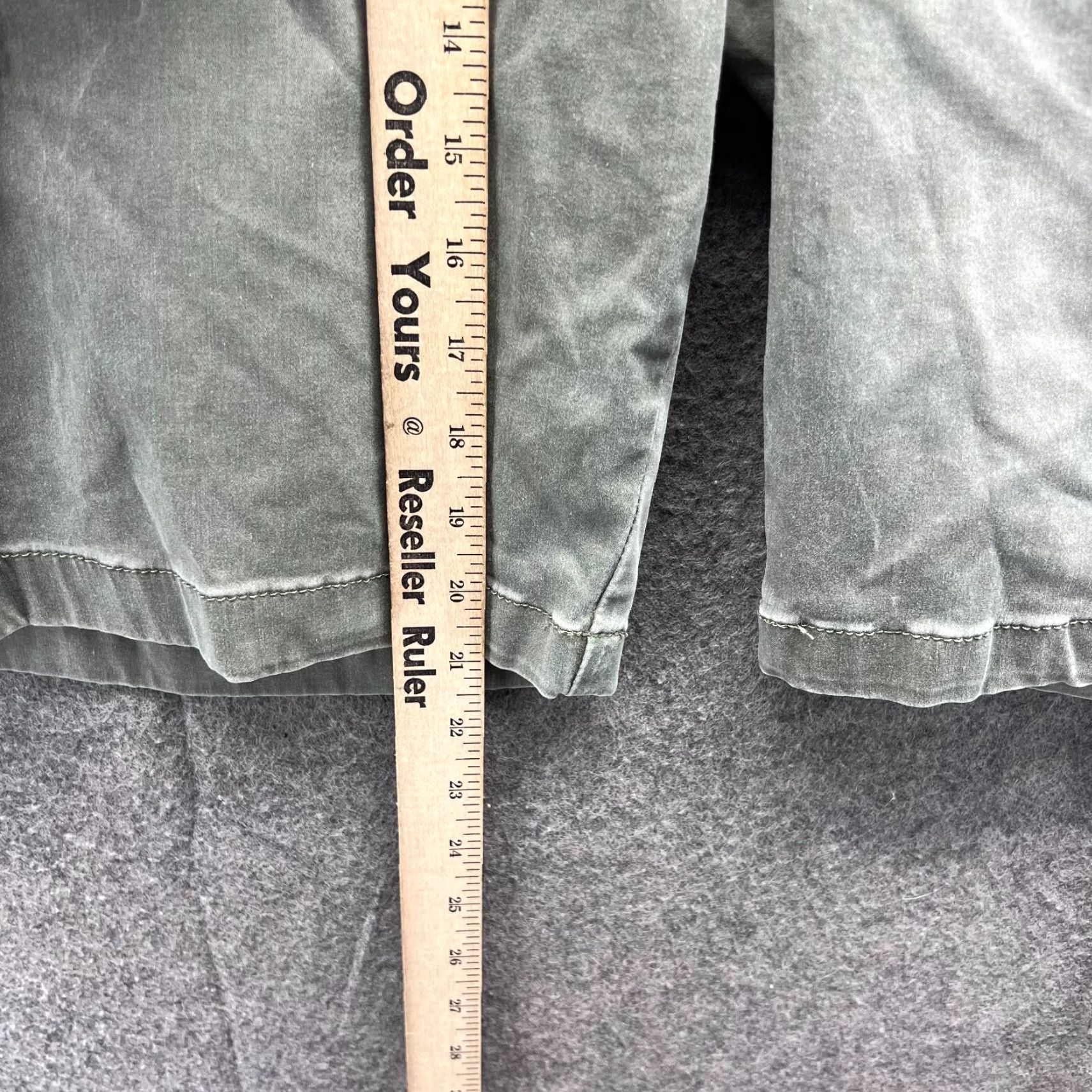 Tommy Bahama VINTAGE Tommy Bahama Shorts Mens 40 Green Chino Flat Front Canvas Cotton Tencel Golf Casual Womens? Size US 40 / EU 56 - 4 Thumbnail