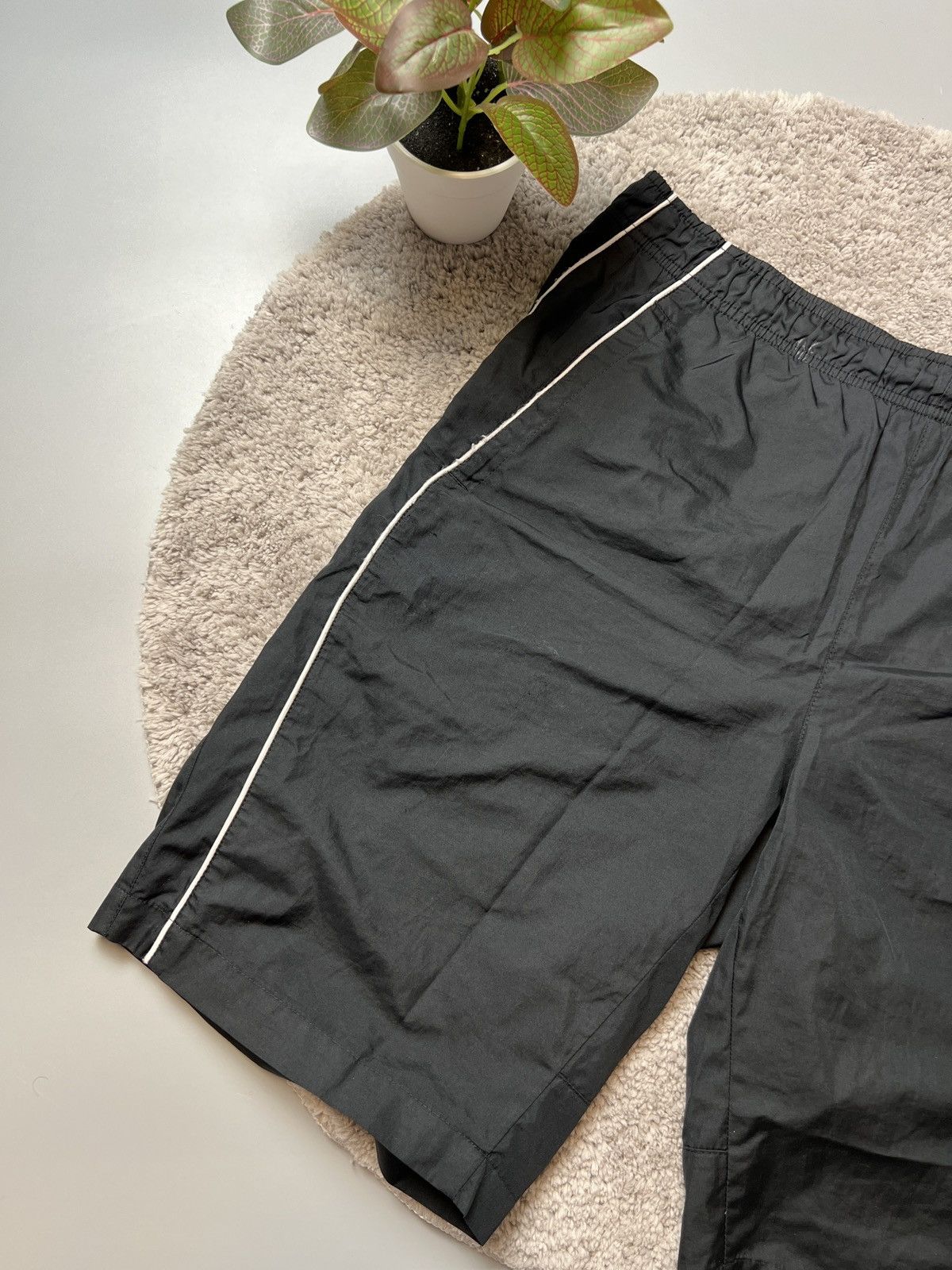 Nike × Vintage Vintage Nike Black Swoosh Y2K Graphic Shorts Size US 32 / EU 48 - 4 Thumbnail