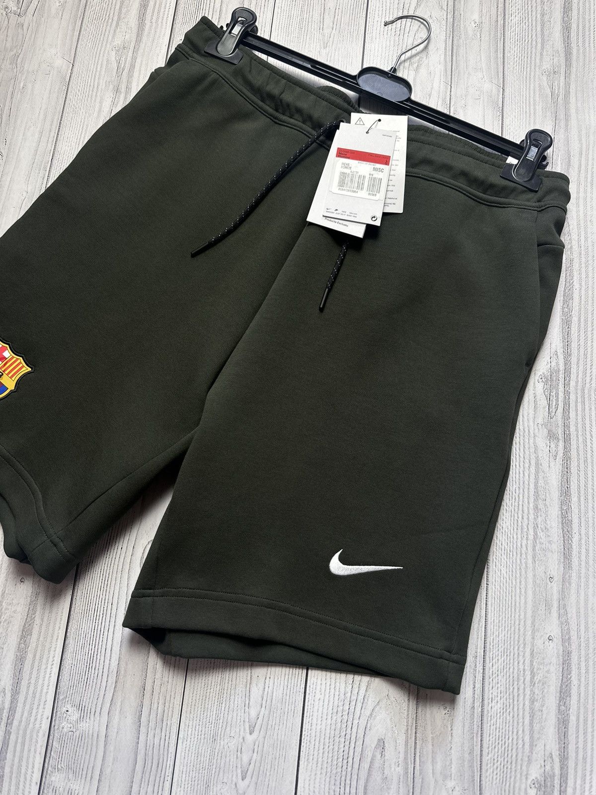 Nike Nike tech fleece x Barcelona Soccer shorts rare size L Khaki Size US 34 / EU 50 - 2 Thumbnail