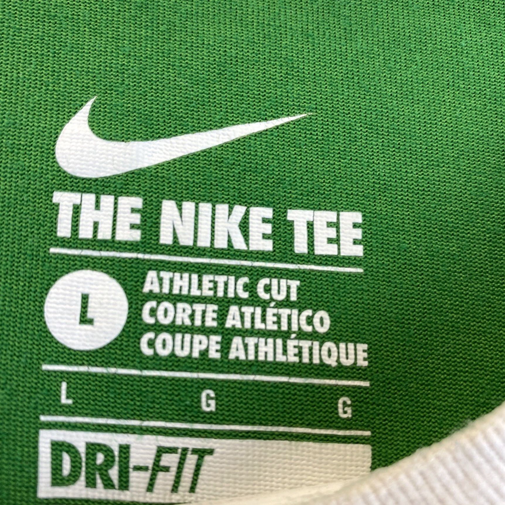 Nike VINTAGE? No, it's Nike Dri-FIT Oregon Ducks T-Shirt Large White/Green Men’s Short Sleeve 94-44 Mens Size US L / EU 52-54 / 3 - 7 Thumbnail