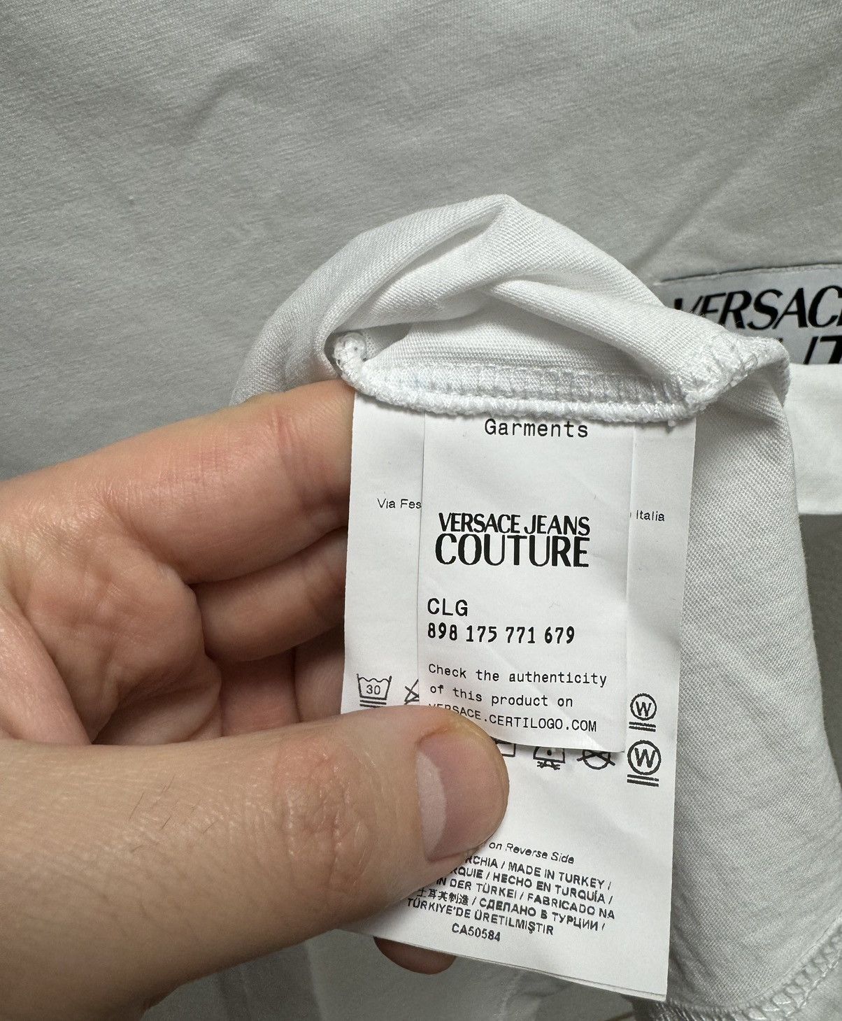 Versace Jeans Couture Versace jeans couture big logo white t-shirt S sz Size US S / EU 44-46 / 1 - 9 Thumbnail